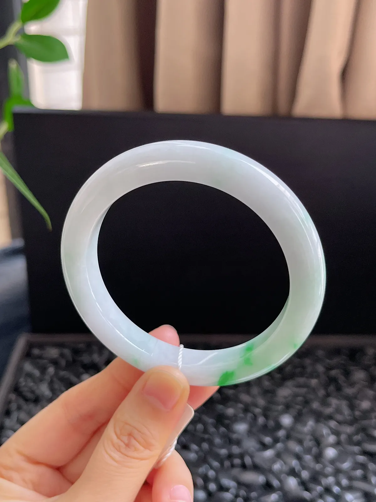 正圈57.1圈口，翡翠糯化种飘绿手镯