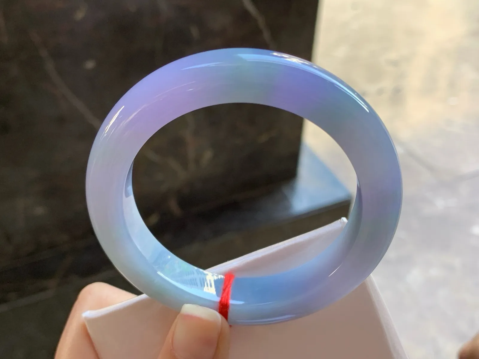 55.5-11.7-8.9

紫罗兰手镯^_^春带彩 玉质温润 鲜艳