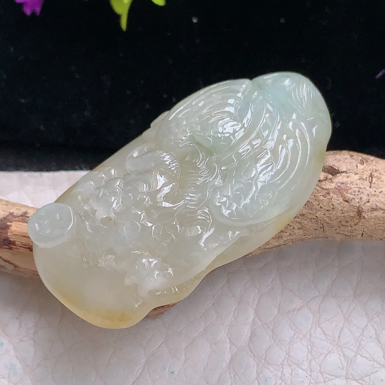 lz实拍43*23.5*10.6缅甸翡翠精雕冰黄下山虎 生肖虎玉项坠 玉挂件