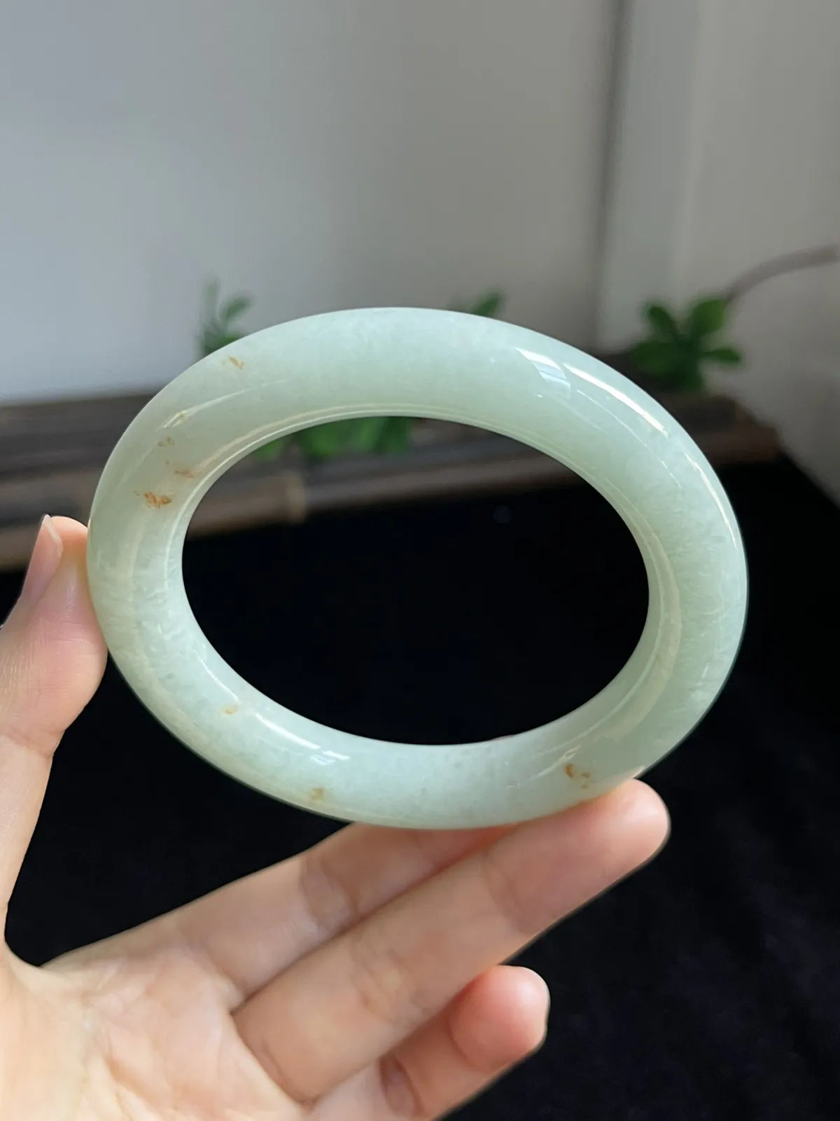 圆镯57圈口，翡翠糯化种绿色手镯