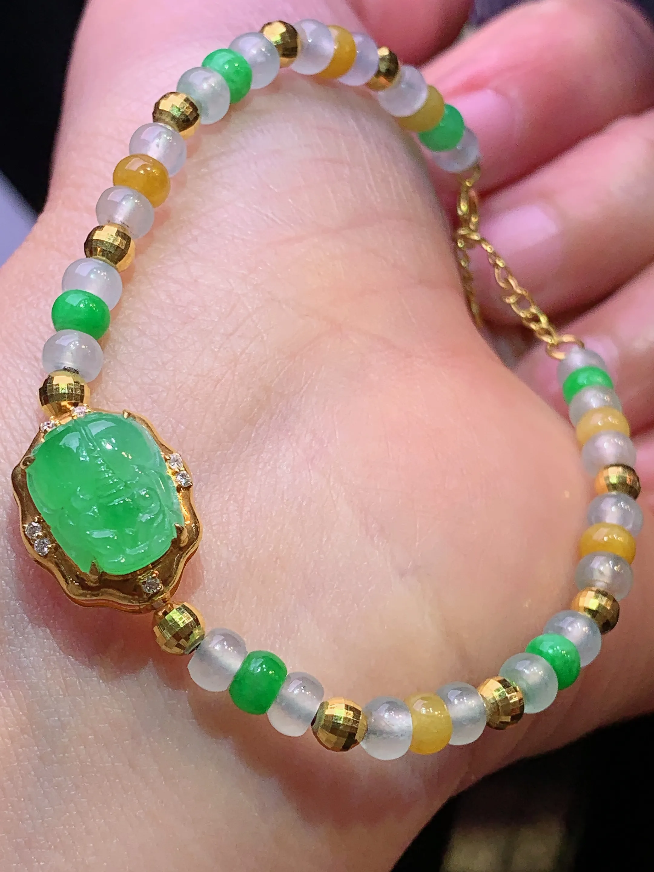 18k金镶嵌算盘珠搭配貔貅手链 玉质细腻 色泽清新艳丽 整体尺寸11.6*9.3*4.2