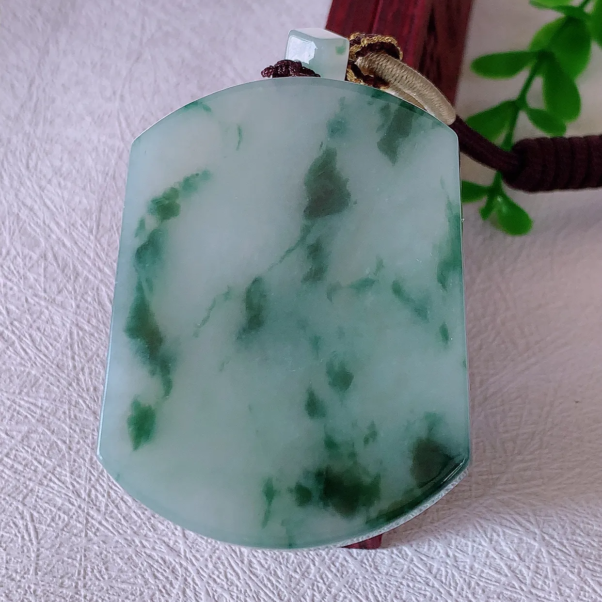 自然光实拍，冰润飘花翡翠平安无事牌吊坠，平平安安，无事牌翠色灵动，佩戴平安时尚！#46.2