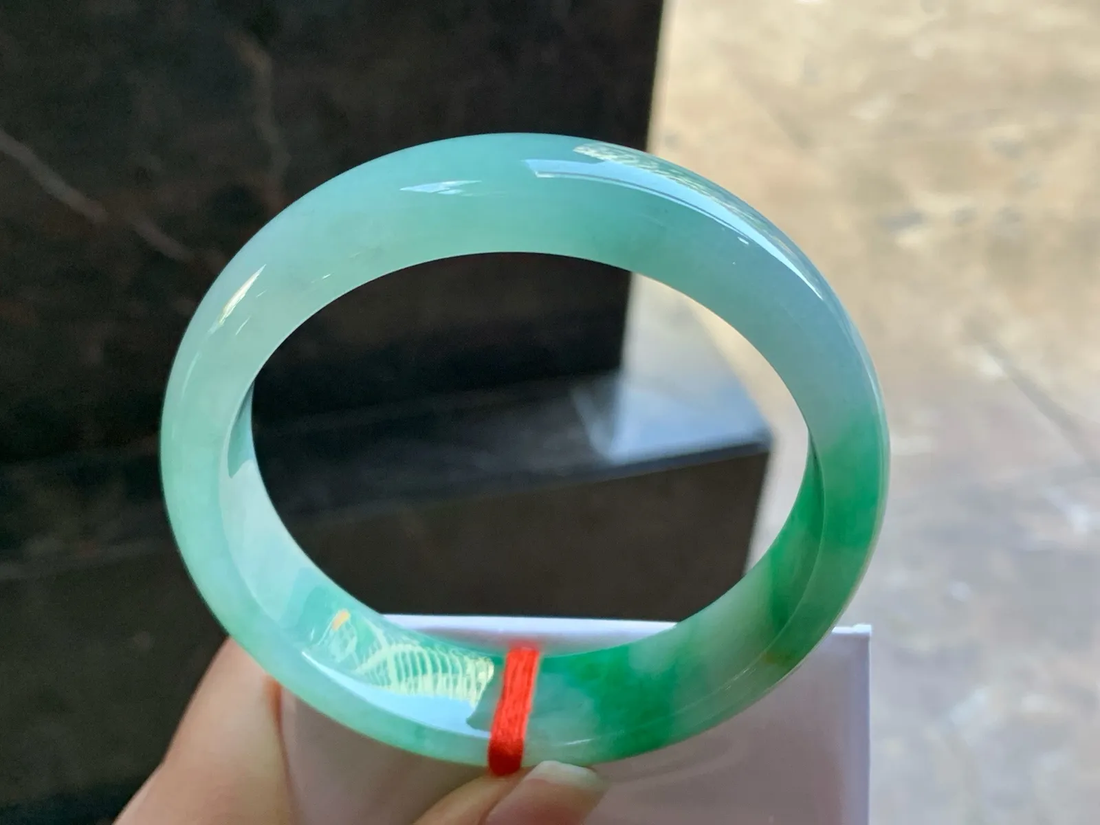 63-17-8.5

辣绿色大圈手镯^_^颜色鲜艳 宽版