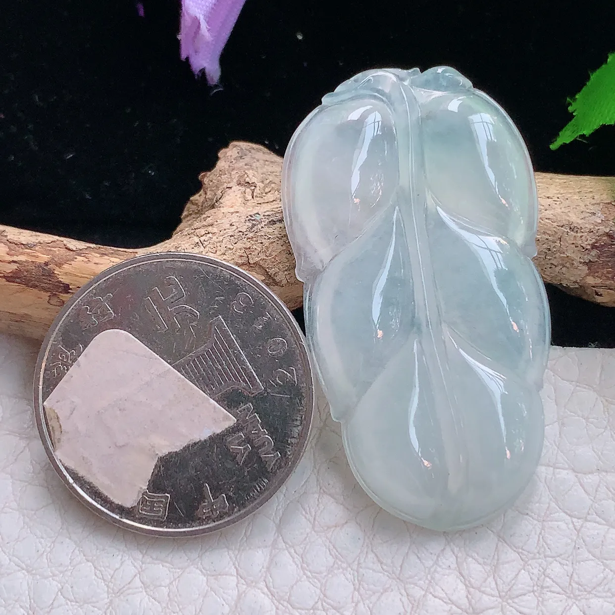 yn实拍41*22.5*4.8缅甸翡翠精雕冰纯金枝玉叶 叶子玉项坠 玉挂件