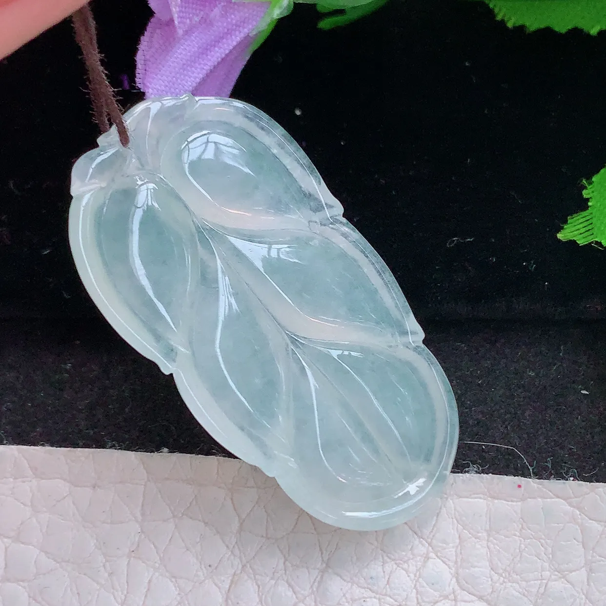 yn实拍41*22.5*4.8缅甸翡翠精雕冰纯金枝玉叶 叶子玉项坠 玉挂件