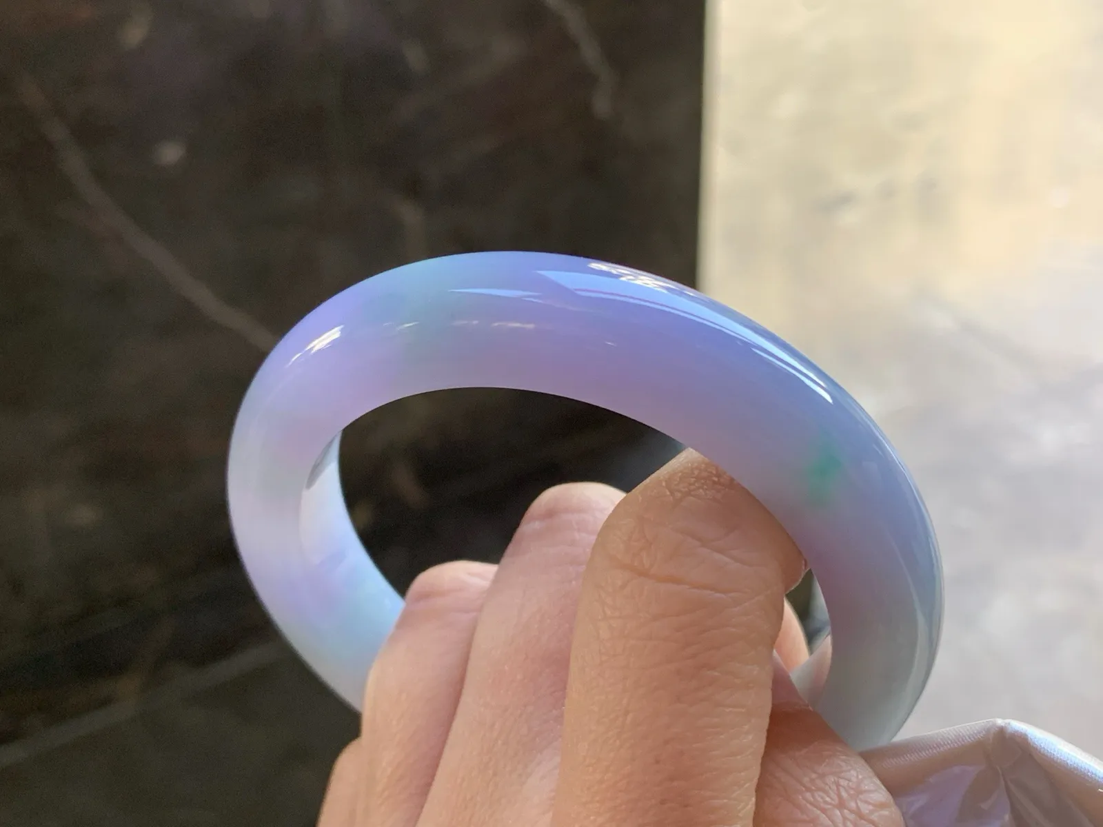 55.5-11.7-8.9

紫罗兰手镯^_^春带彩 玉质温润 鲜艳