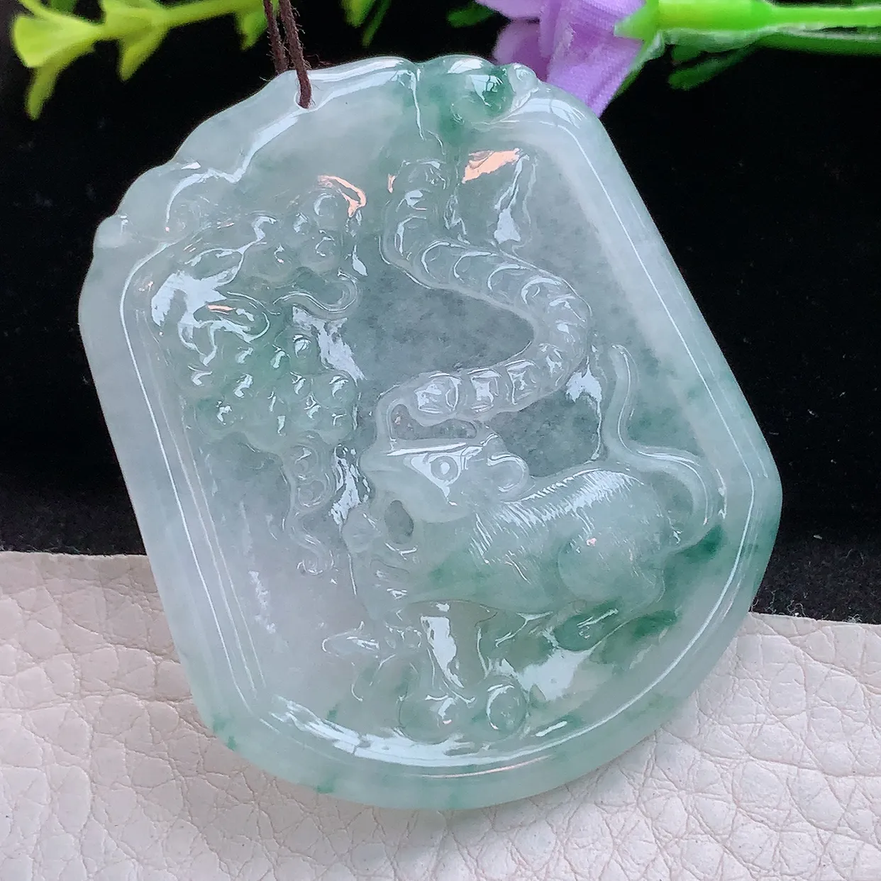 yn实拍54*45.5*4.8缅甸翡翠精雕冰飘花招财鼠生肖鼠玉项坠 玉挂件