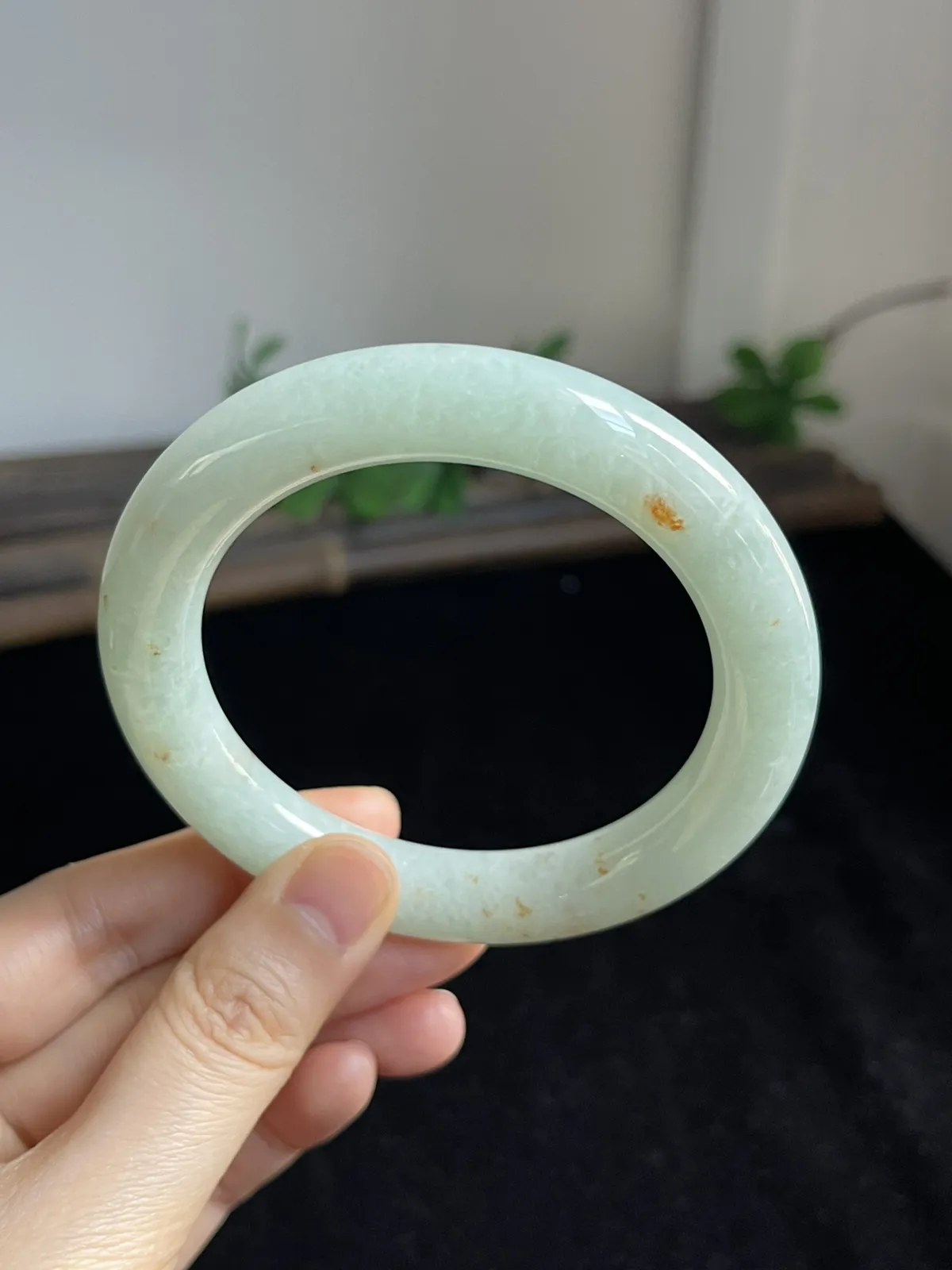 圆镯57圈口，翡翠糯化种绿色手镯