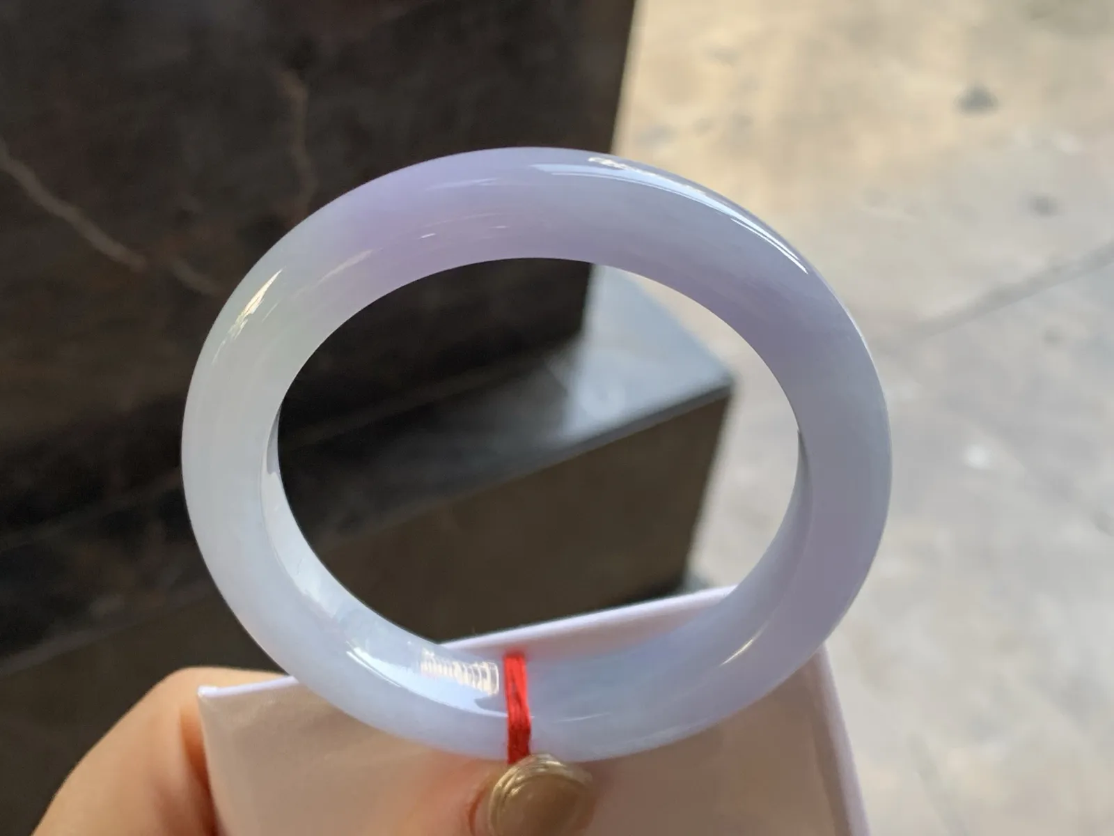 细糯贵妃镯
尺寸：53-12-7.5mm
肉质细腻 正圈50 51可以戴