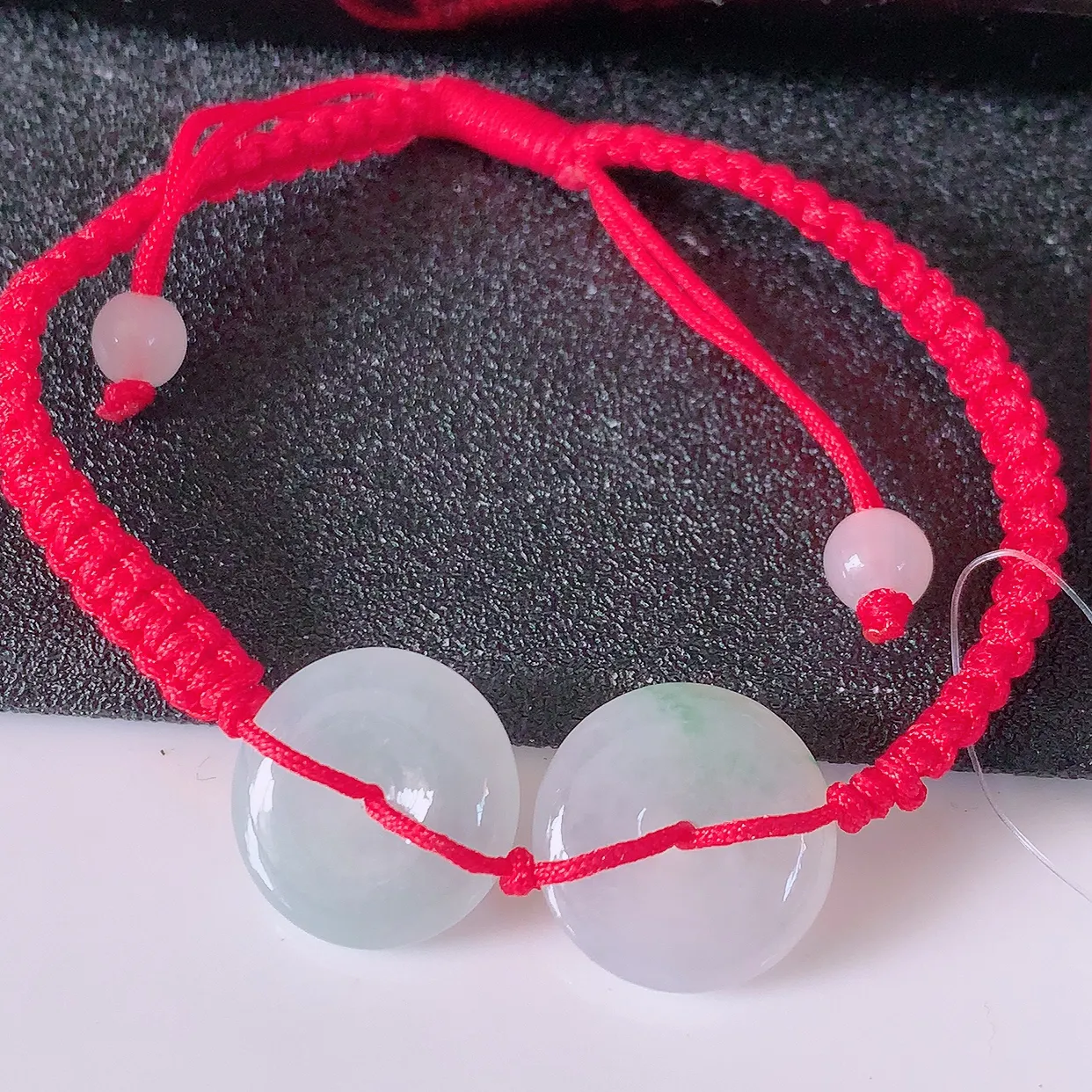 自然光实拍，冰种飘花翡翠平安扣手串手链，种老水足，冰清玉润  颜色漂亮  #46.4平安扣尺寸14.5*4.2