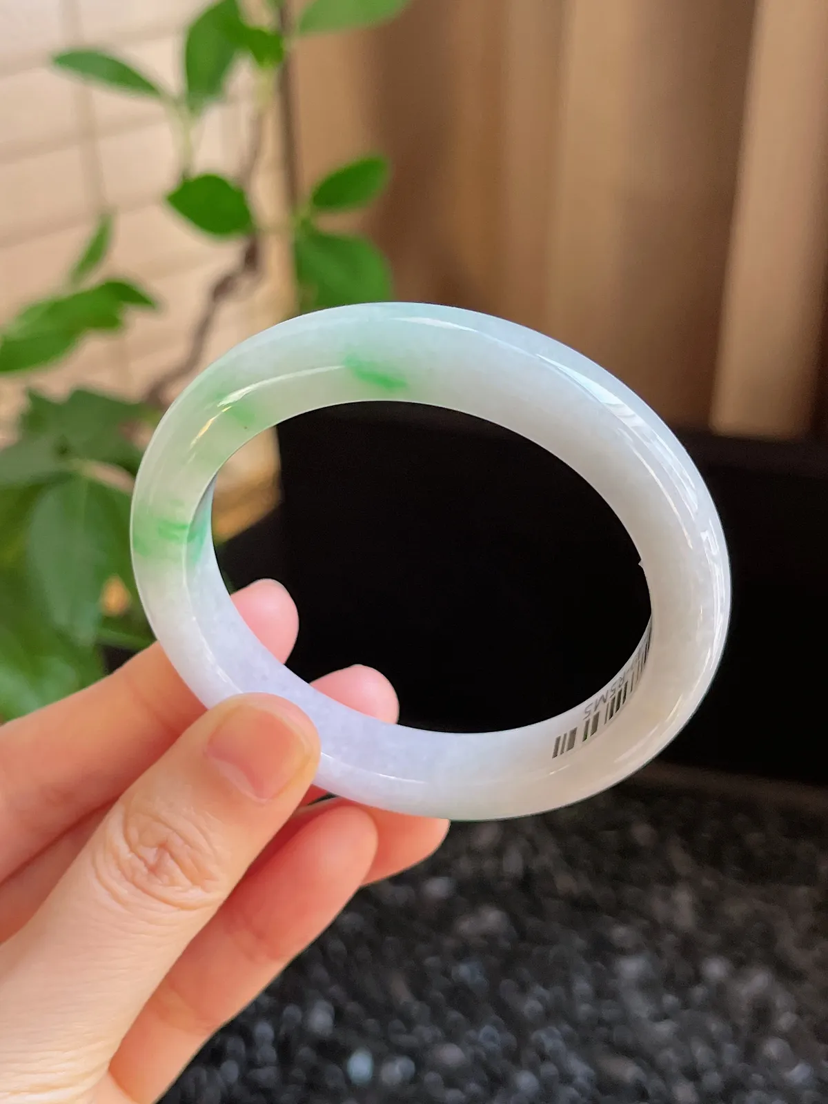 正圈54.1圈口，翡翠糯化种飘绿手镯