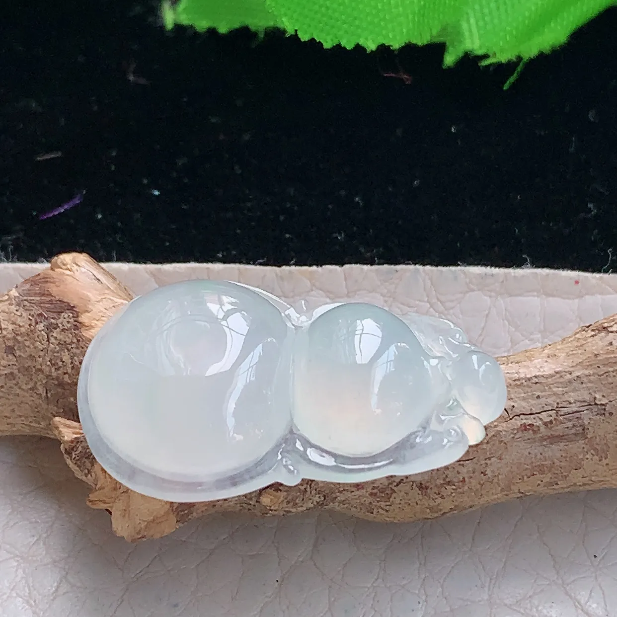 ajj实拍29.2*18.8*6缅甸翡翠精雕冰纯饱满葫芦玉项坠 玉挂件