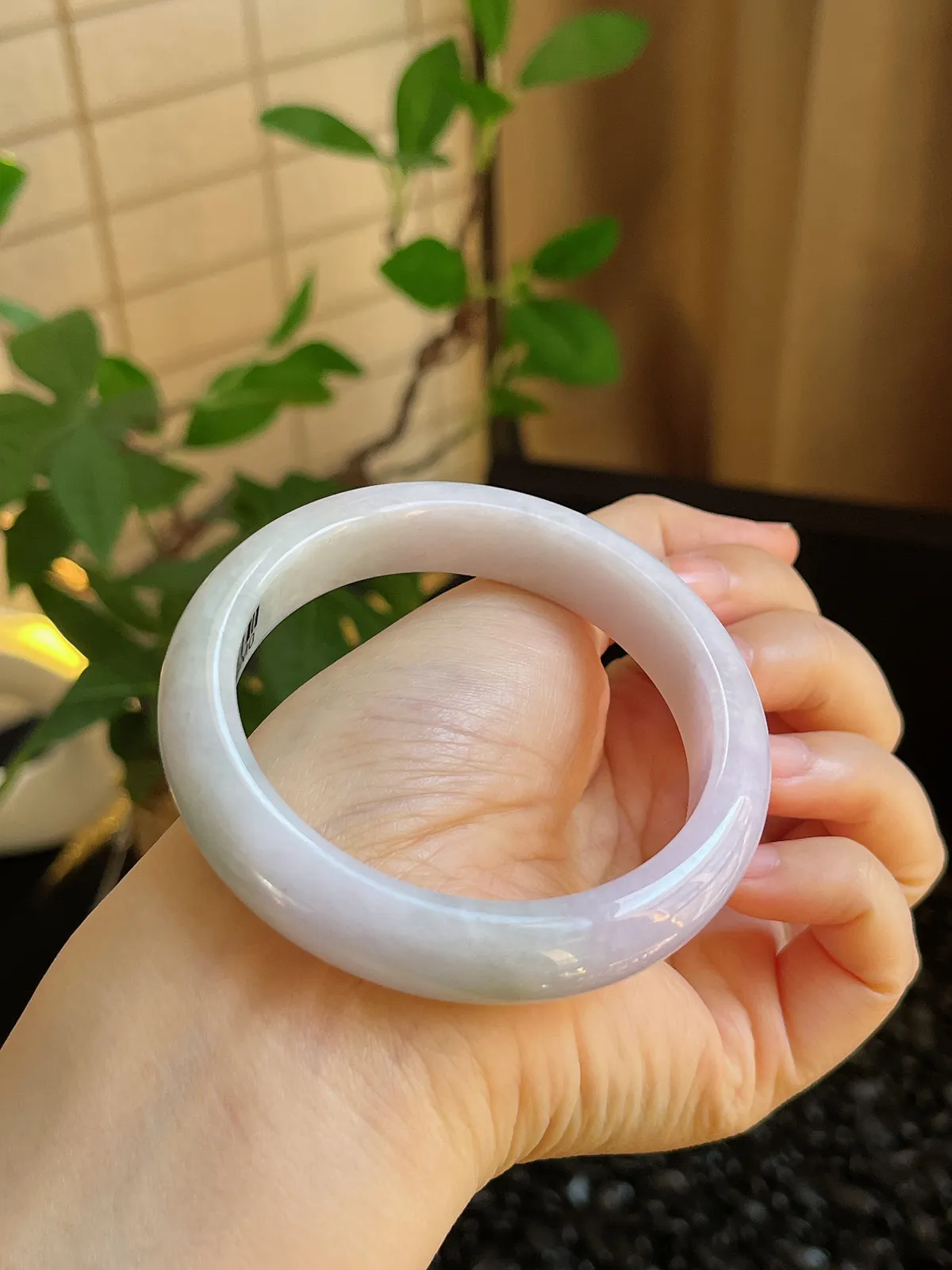 正圈56.7圈口，翡翠糯化种淡紫色手镯