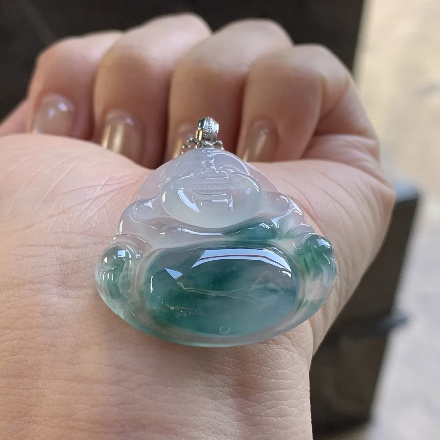 冰种飘花坐佛
花色浓郁