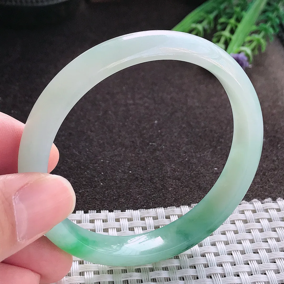 实拍A货翡翠57.5/11/6.8老坑冰润起胶飘绿手镯宽边玉镯手环