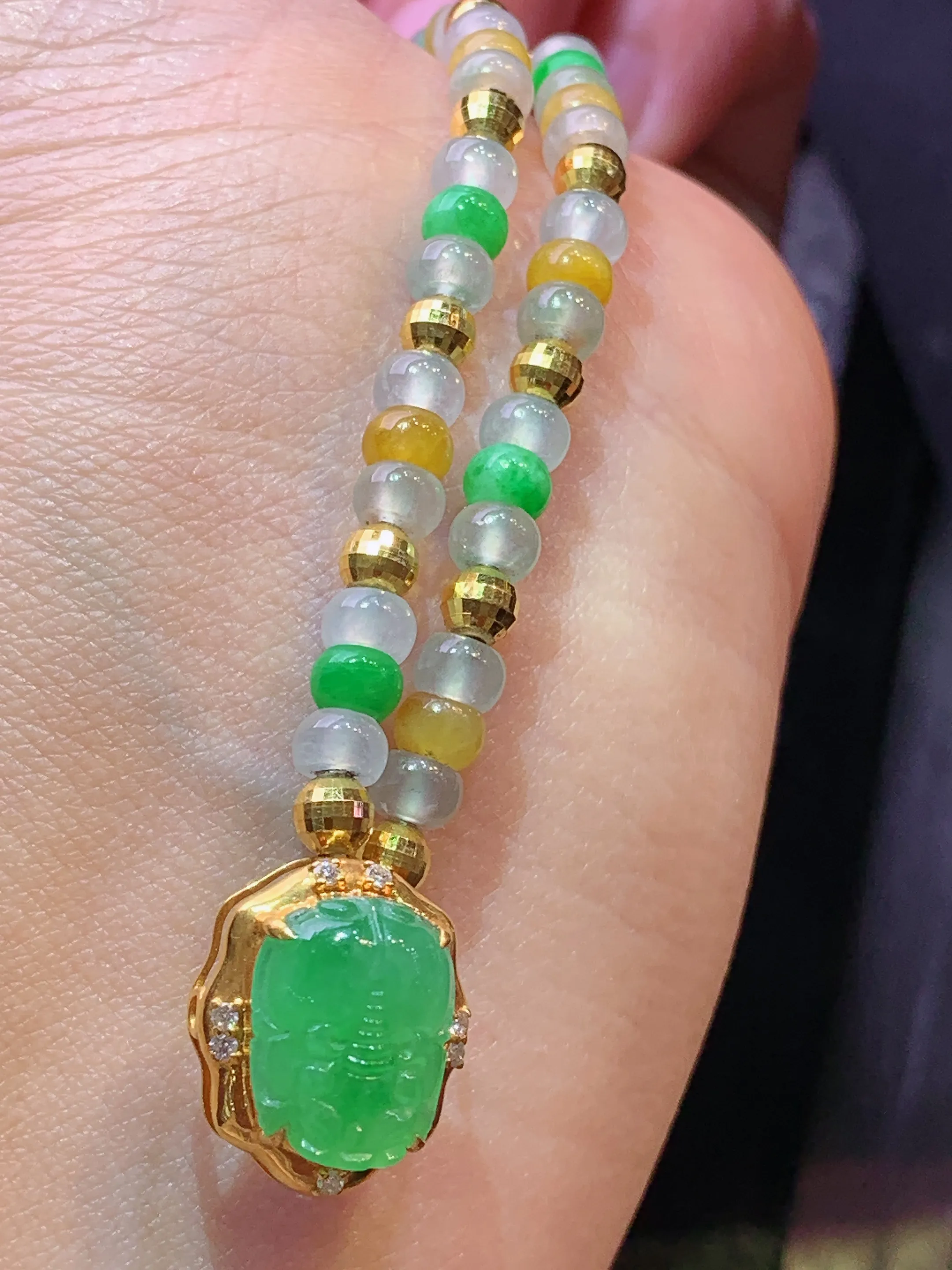 18k金镶嵌算盘珠搭配貔貅手链 玉质细腻 色泽清新艳丽 整体尺寸11.6*9.3*4.2