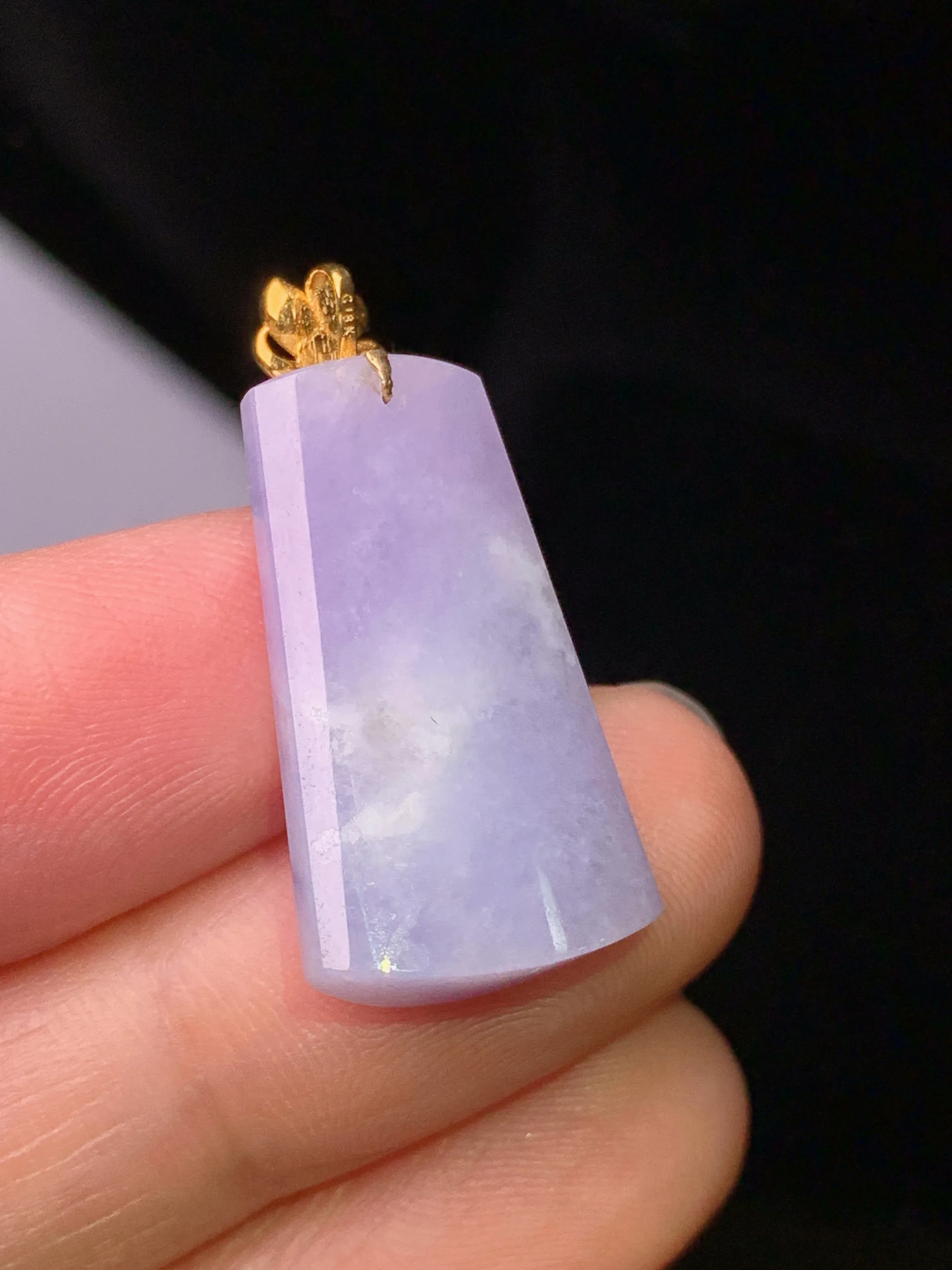 18k金镶嵌紫罗兰玉柱吊坠 玉质细腻 色泽艳丽清新 整体尺寸28.3*13.7*6