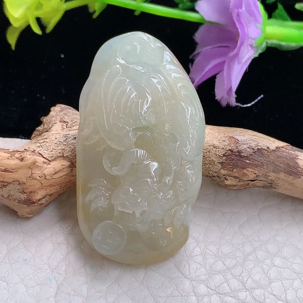 lz实拍43*23.5*10.6缅甸翡翠精雕冰黄下山虎 生肖虎玉项坠 玉挂件