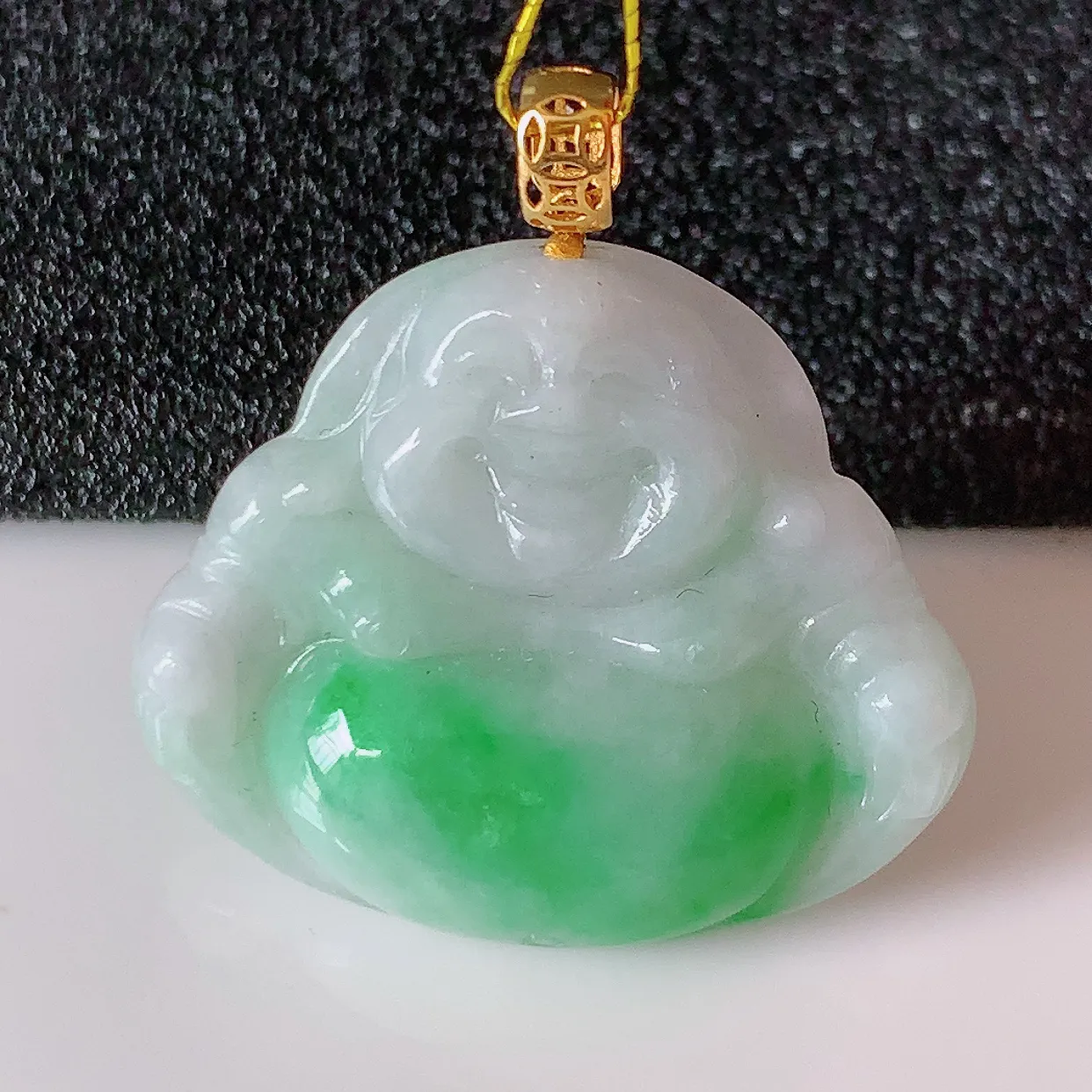 18K金镶嵌冰润飘绿翡翠佛公吊坠，玉笑佛，饱满，开脸喜庆，品佳品，配戴优雅迷人！#35.4