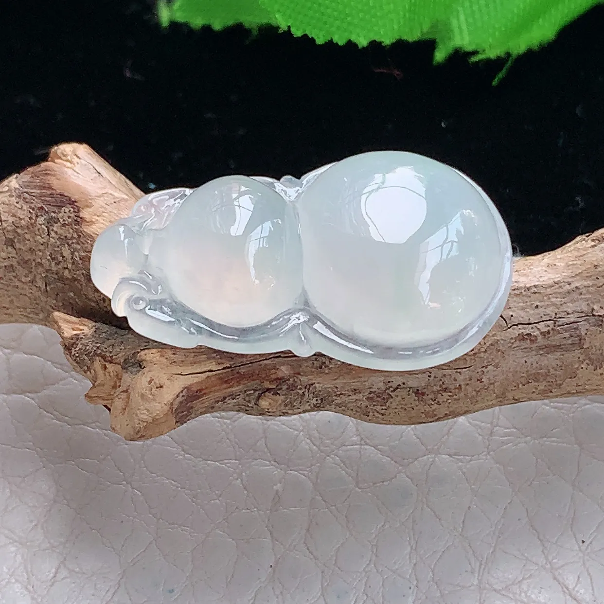 ajj实拍29.2*18.8*6缅甸翡翠精雕冰纯饱满葫芦玉项坠 玉挂件