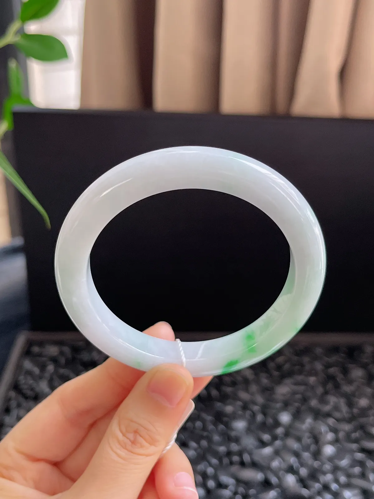 正圈57.1圈口，翡翠糯化种飘绿手镯