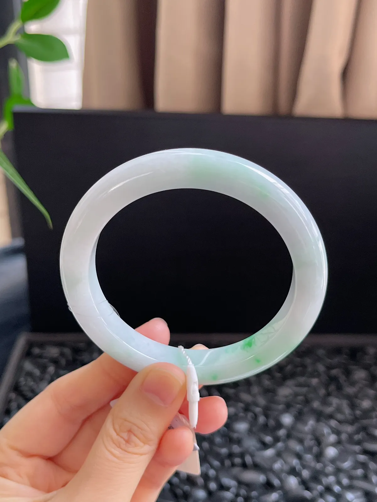 正圈57.1圈口，翡翠糯化种飘绿手镯