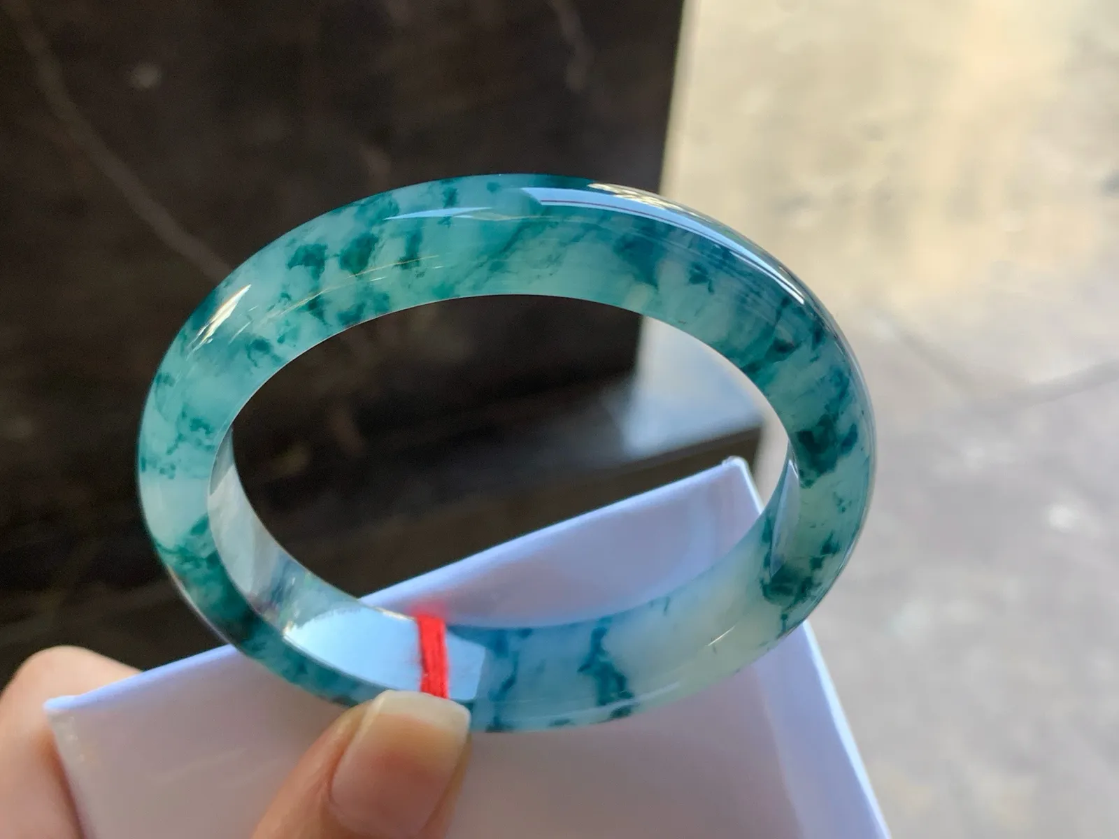 55.8-11.7-7.6

蓝花贵妃手镯^_^飘花浓郁 鲜艳 正圈53可以带