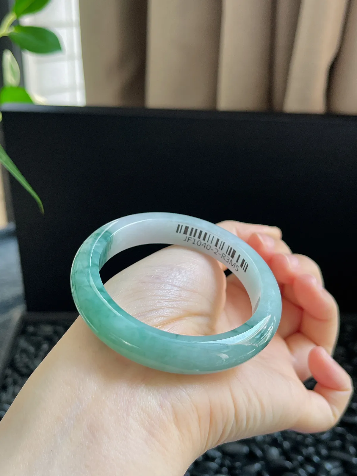 正圈51.1圈口，翡翠糯化种飘绿手镯