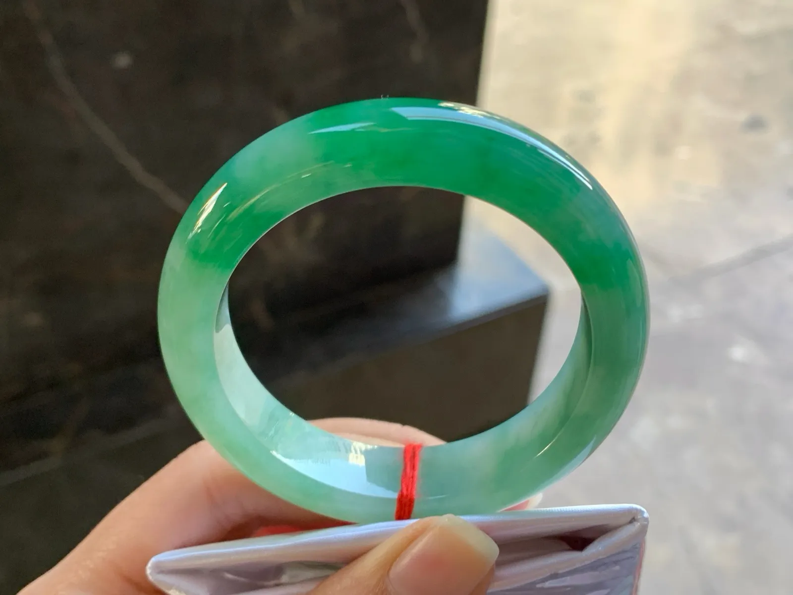 52.5-13.2-9.1

阳绿色手镯^_^颜色好看细腻