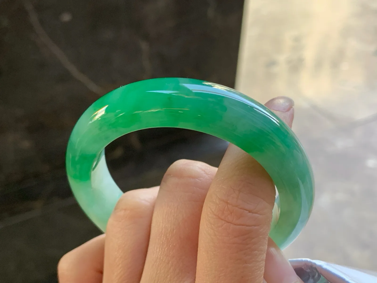 52.5-13.2-9.1

阳绿色手镯^_^颜色好看细腻