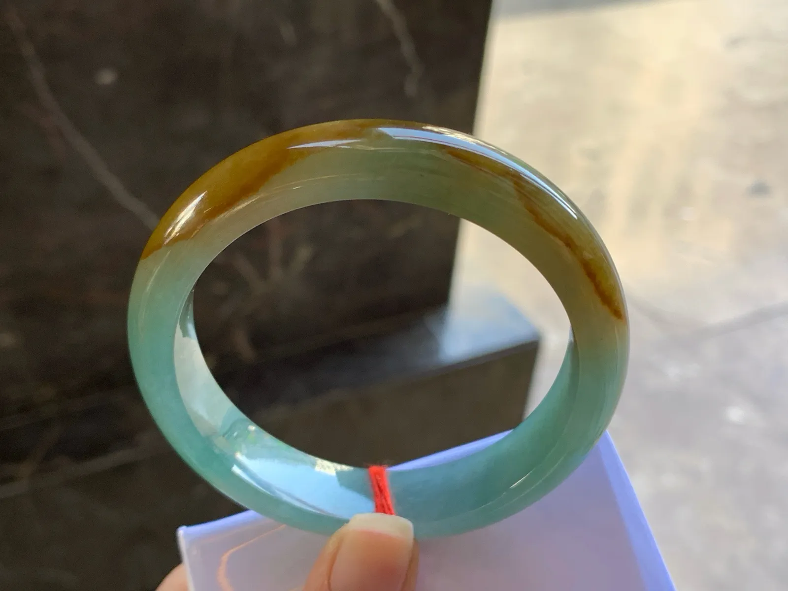 57-13.3-8.3

黄翡手镯^_^颜色鲜艳 玉质温润