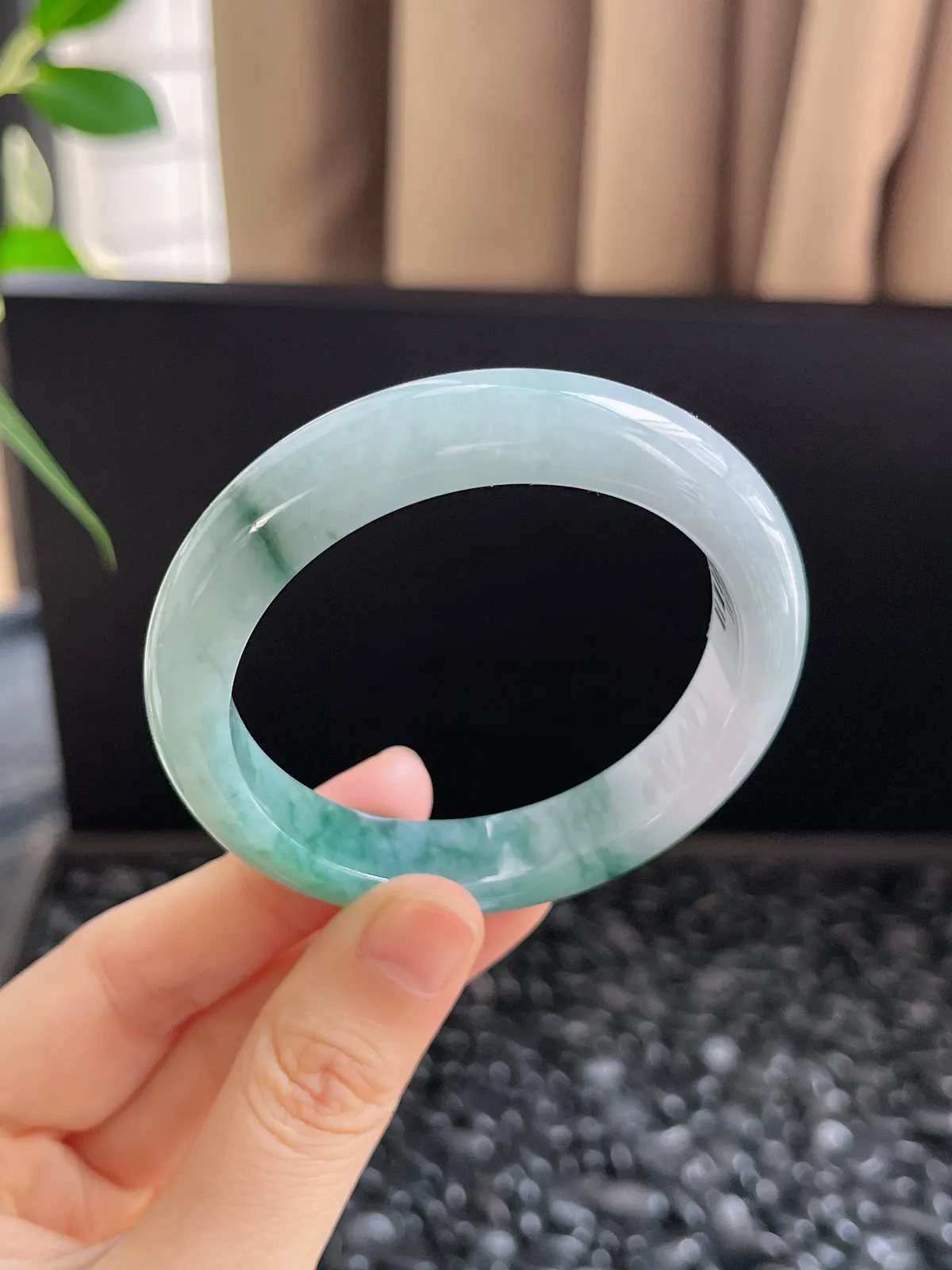 正圈51.1圈口，翡翠糯化种飘绿手镯