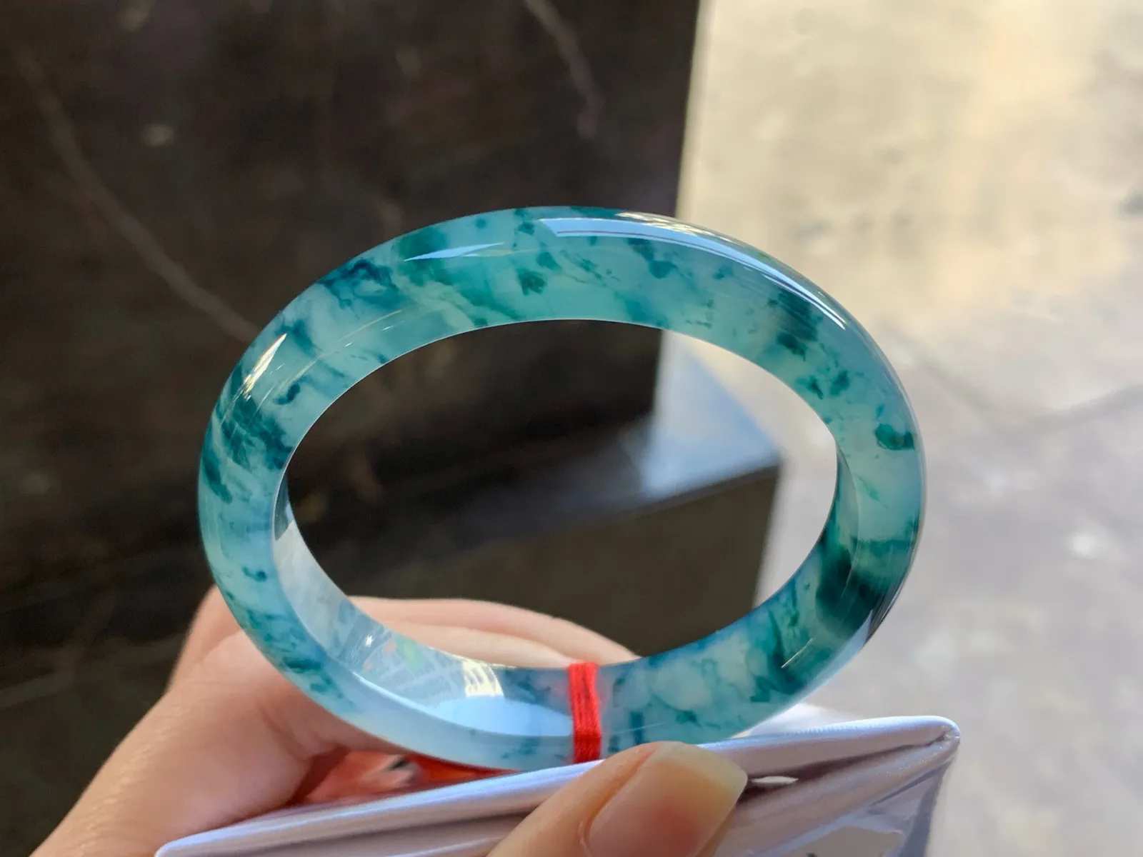 55.8-11.7-7.6

蓝花贵妃手镯^_^飘花浓郁 鲜艳 正圈53可以带