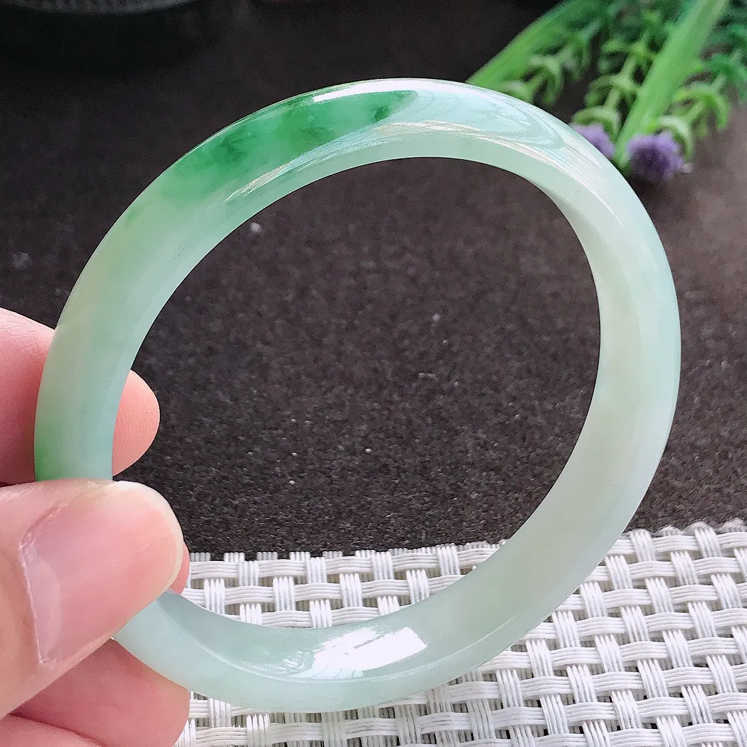 实拍A货翡翠57.5/11/6.8老坑冰润起胶飘绿手镯宽边玉镯手环