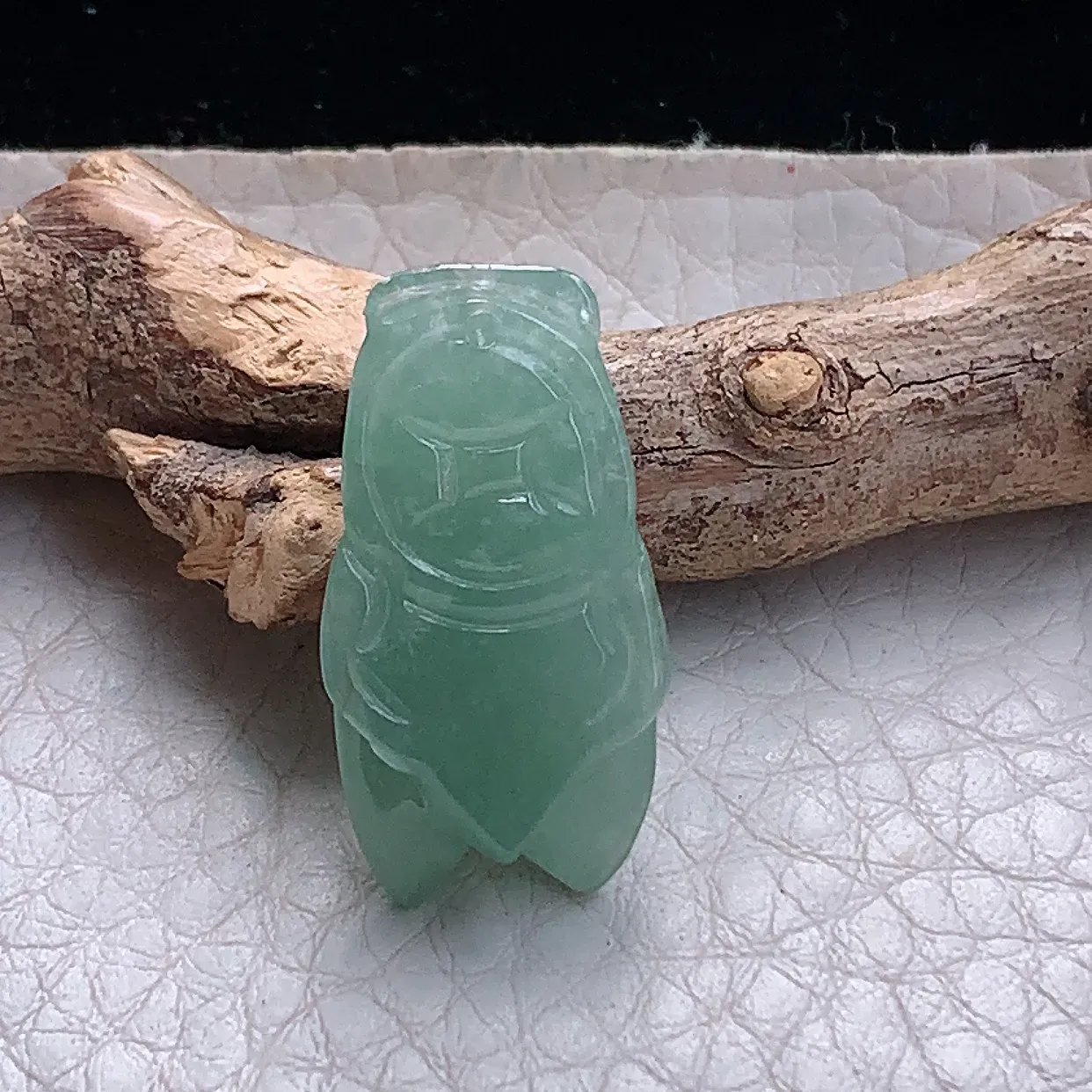 ajj实拍25*13*7.3缅甸翡翠精雕冰晴一鸣惊人 蝉玉项坠 玉挂件