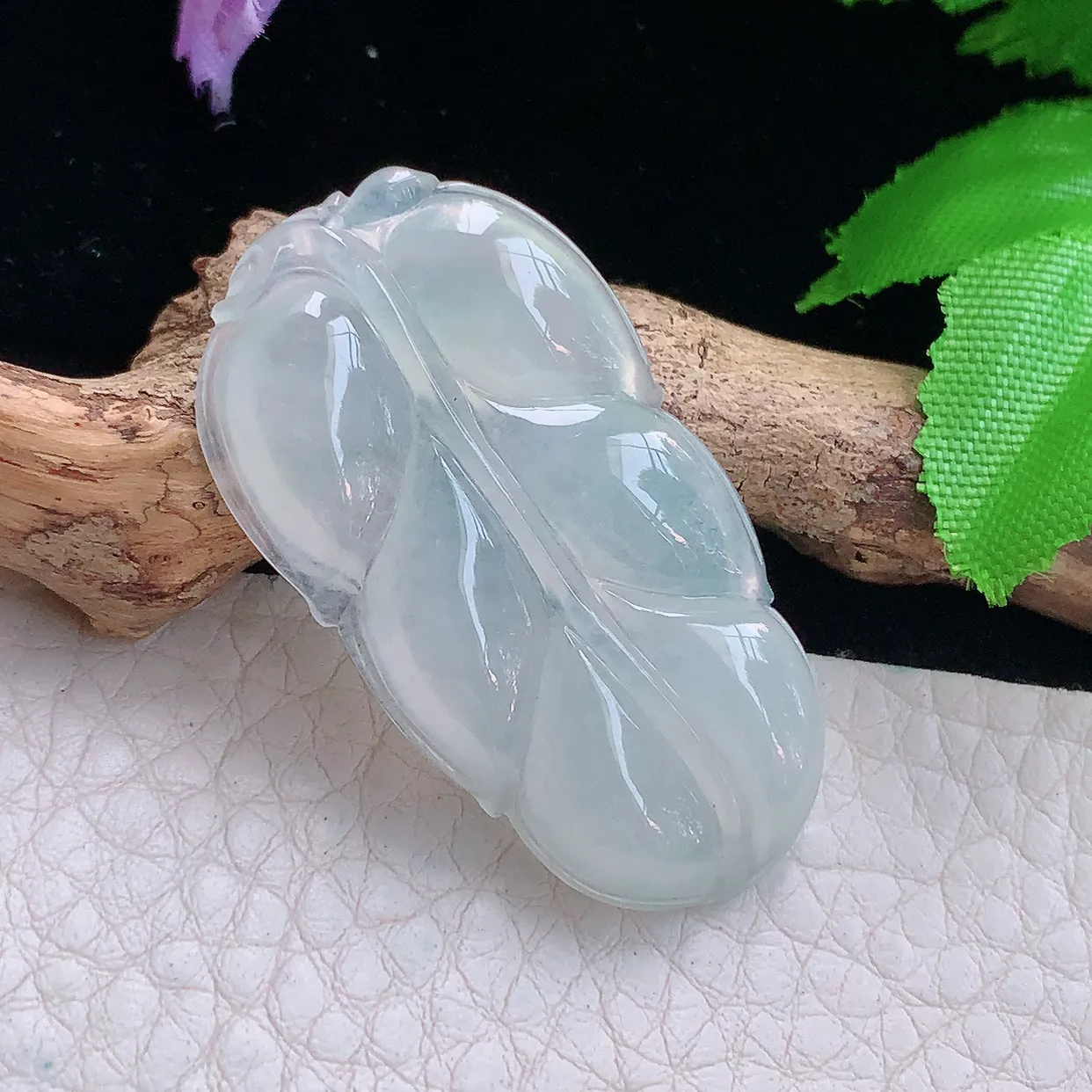 yn实拍41*22.5*4.8缅甸翡翠精雕冰纯金枝玉叶 叶子玉项坠 玉挂件