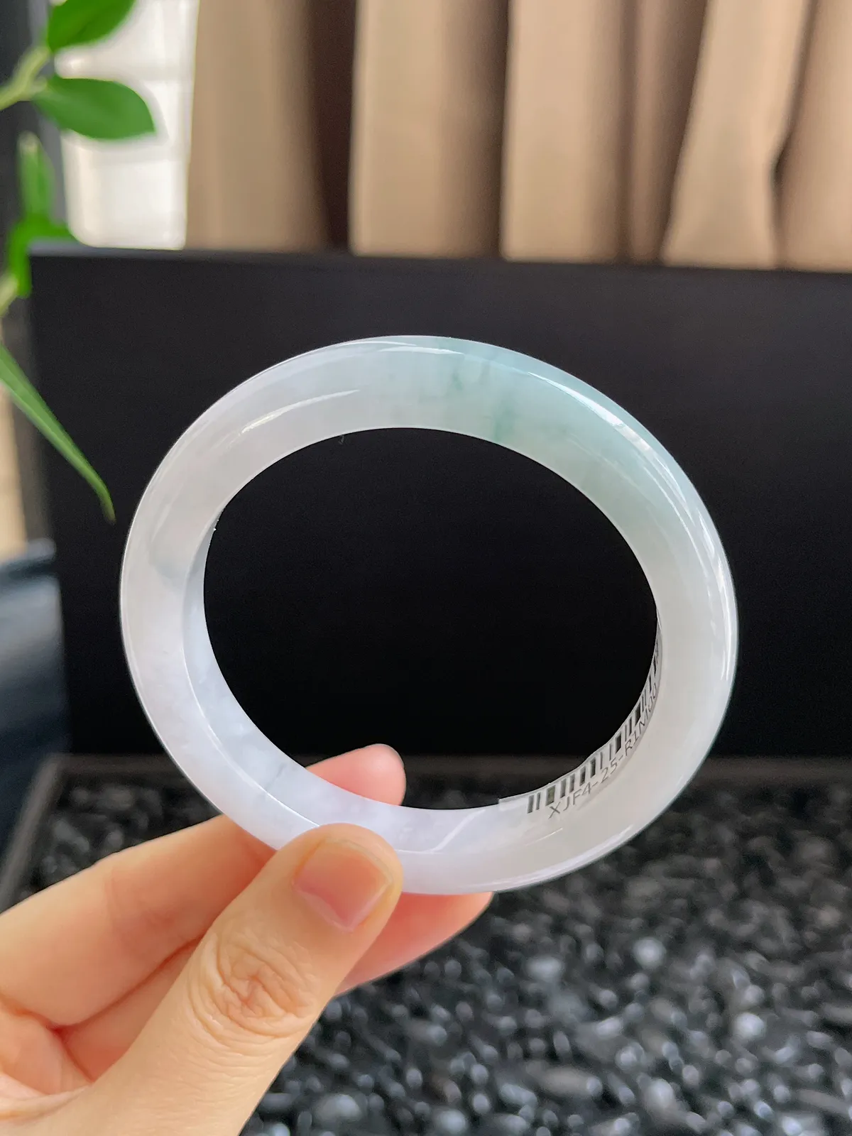 正圈57圈口，翡翠冰糯种飘花手镯