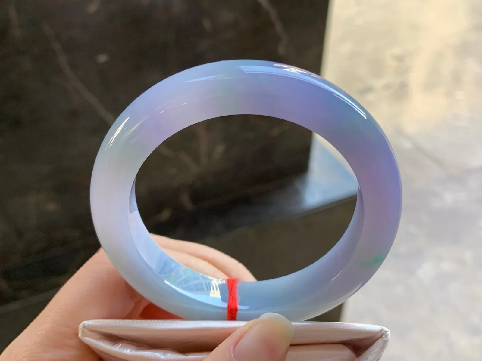 55.5-11.7-8.9

紫罗兰手镯^_^春带彩 玉质温润 鲜艳