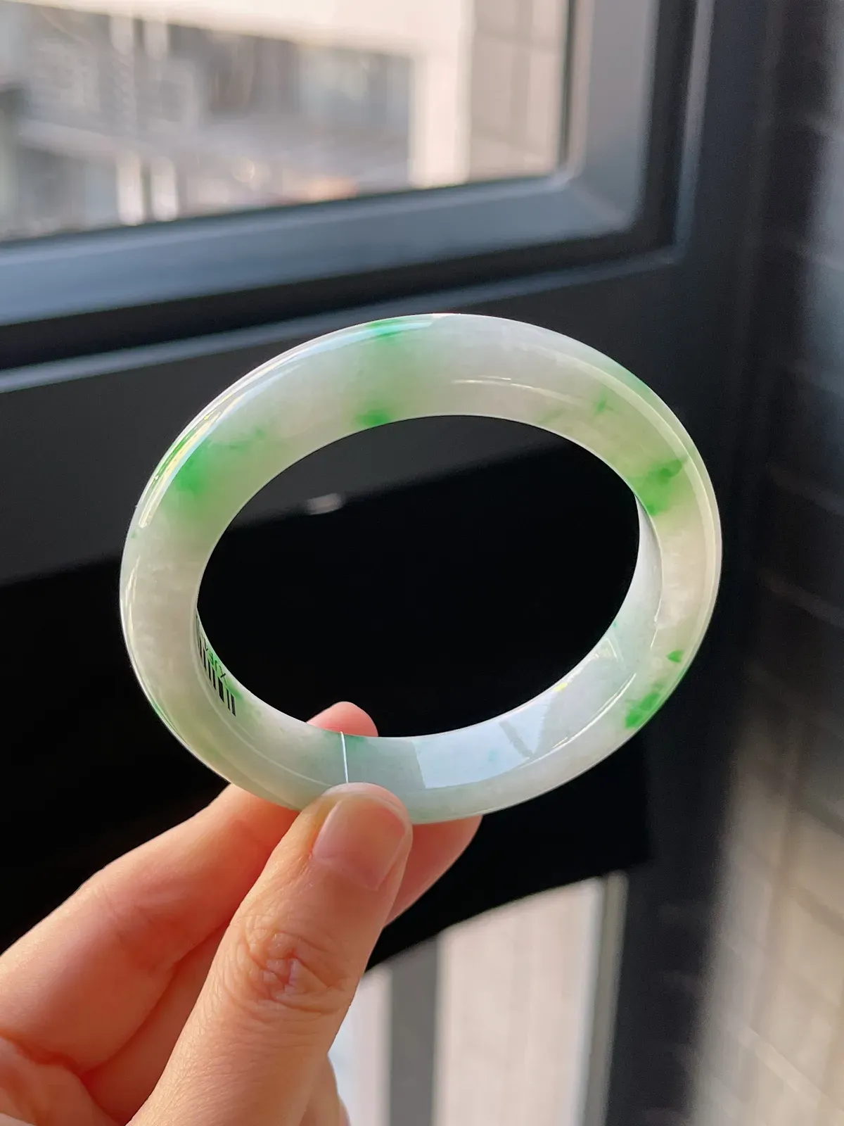 正圈55.7圈口，翡翠糯化种飘绿手镯