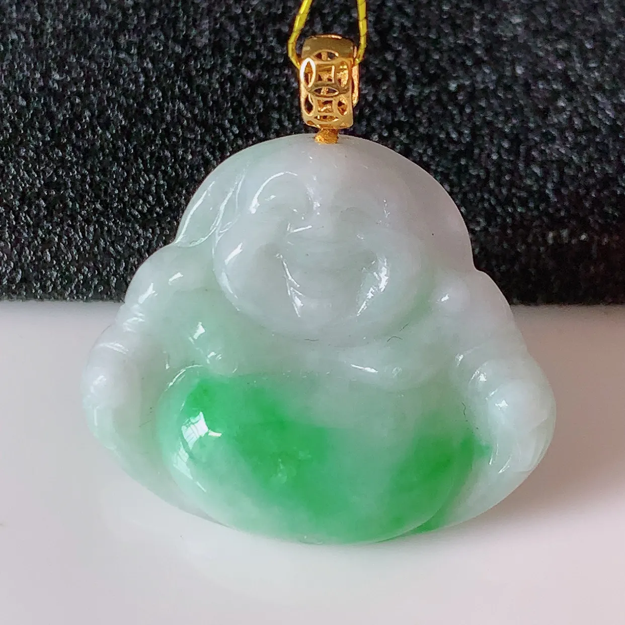 18K金镶嵌冰润飘绿翡翠佛公吊坠，玉笑佛，饱满，开脸喜庆，品佳品，配戴优雅迷人！#35.4