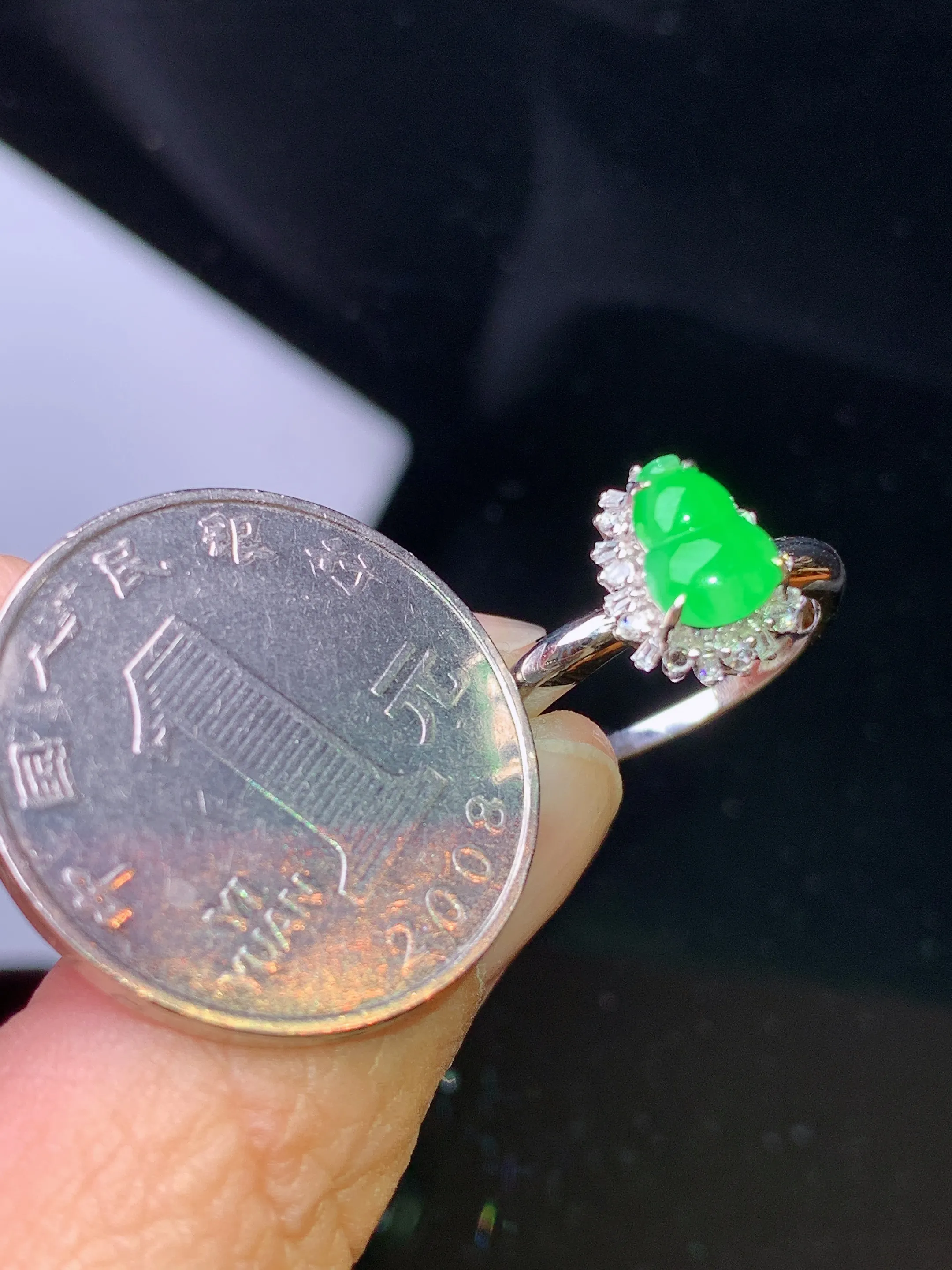 18k金钻镶嵌翠绿葫芦戒指 玉质细腻 色泽艳丽清新 圈口12.5整体尺寸11.2*8.8*7.5