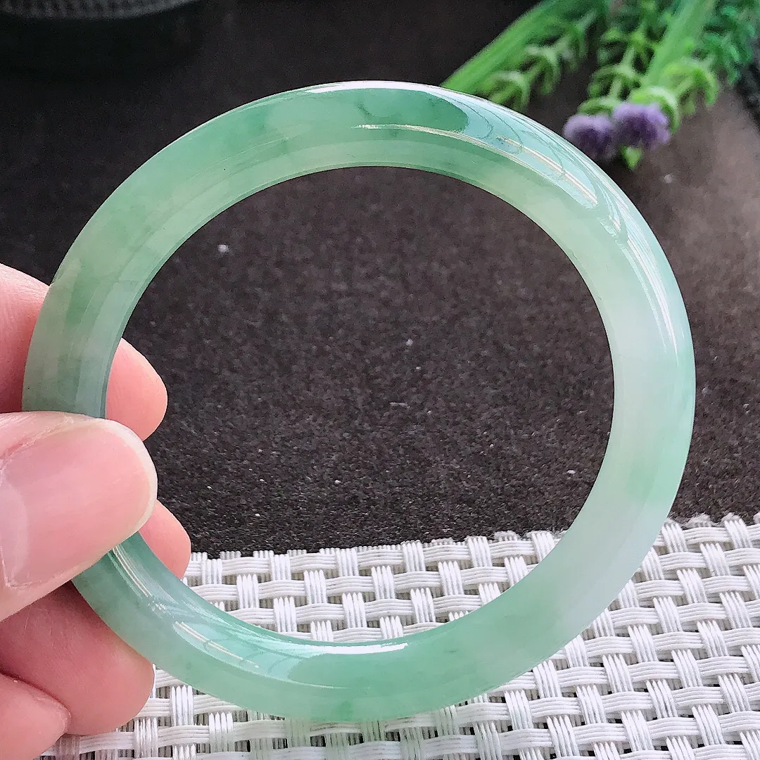 实拍A货翡翠53.5/8.6/8.5老坑冰胶水灵冰飘花圆条手镯翡翠玉镯手环