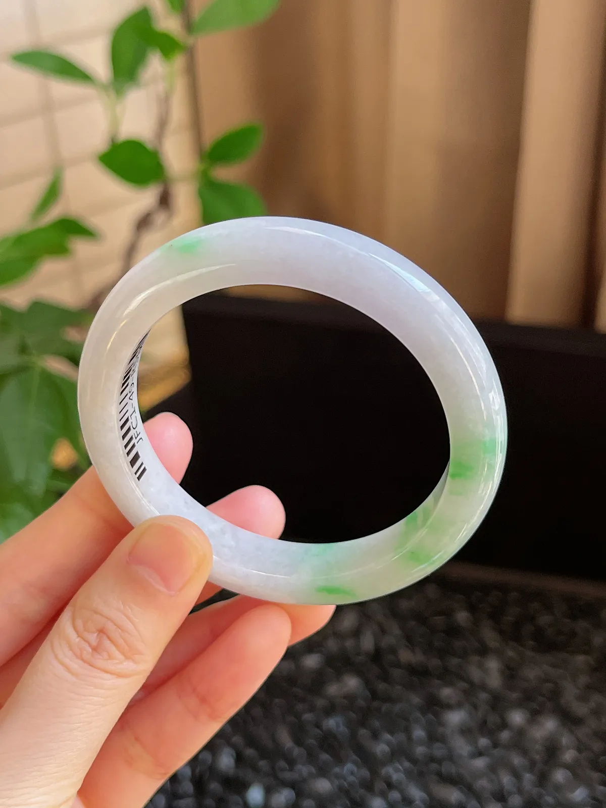 正圈54.1圈口，翡翠糯化种飘绿手镯