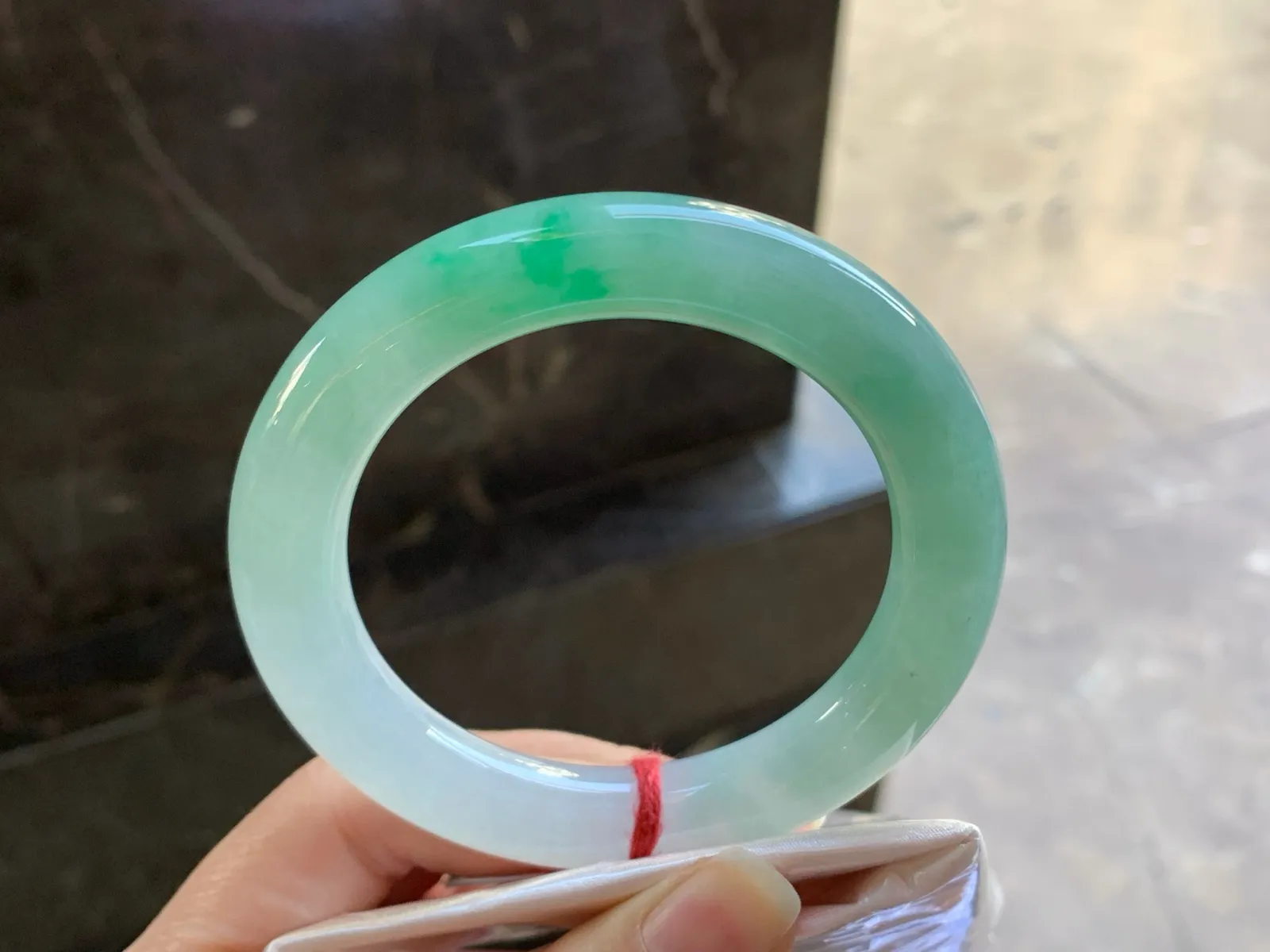 56-11.3

晴绿圆条手镯^_^清新 色阳