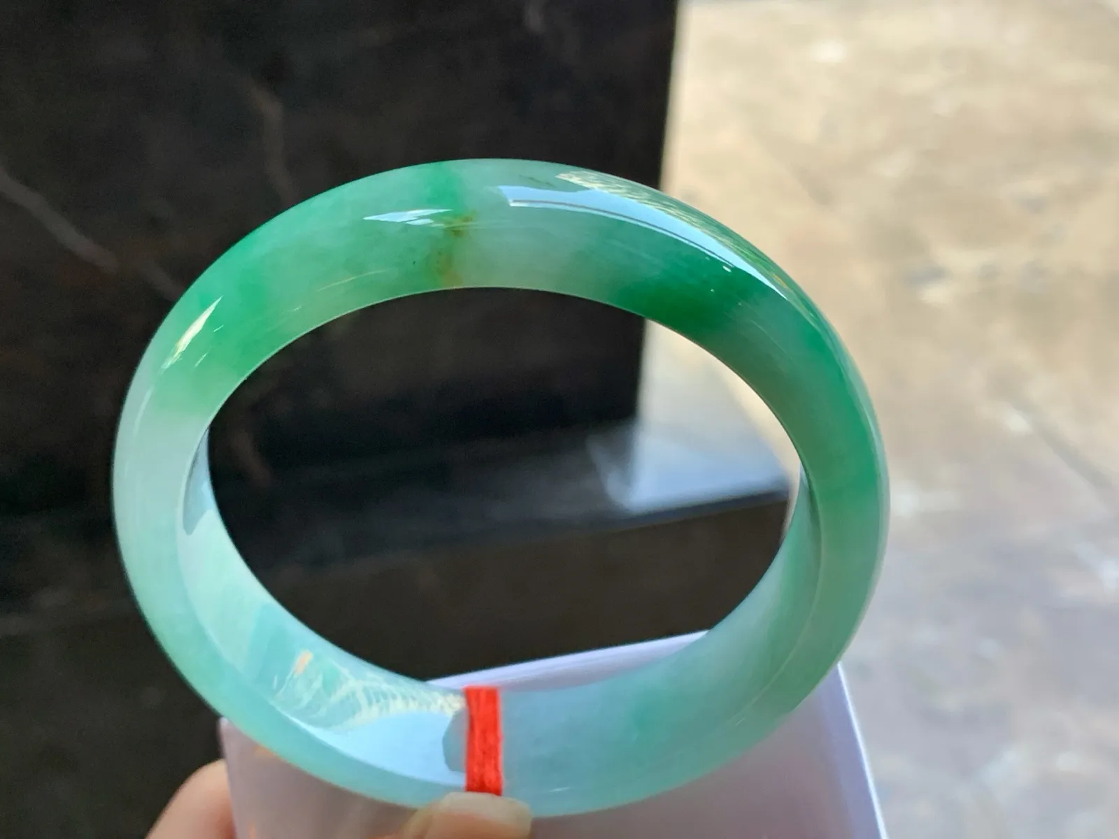 63-17-8.5

辣绿色大圈手镯^_^颜色鲜艳 宽版