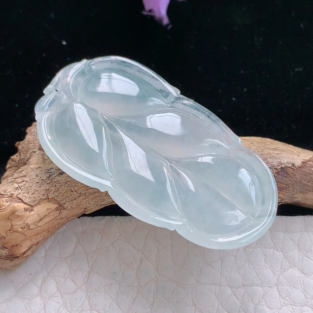 yn实拍41*22.5*4.8缅甸翡翠精雕冰纯金枝玉叶 叶子玉项坠 玉挂件