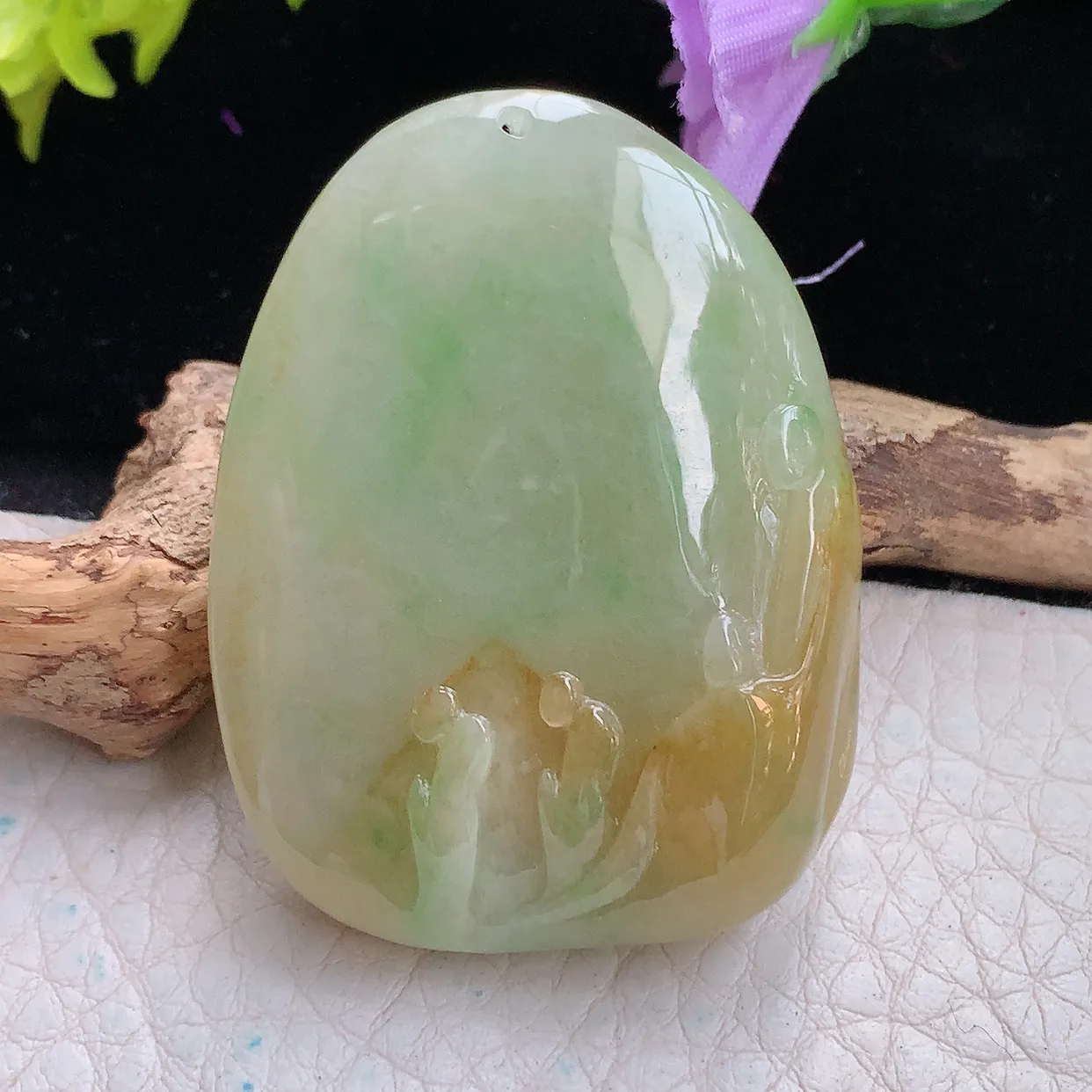 lz实拍46.2*35*13.6缅甸翡翠精雕黄加绿一本万利玉项坠 玉挂件