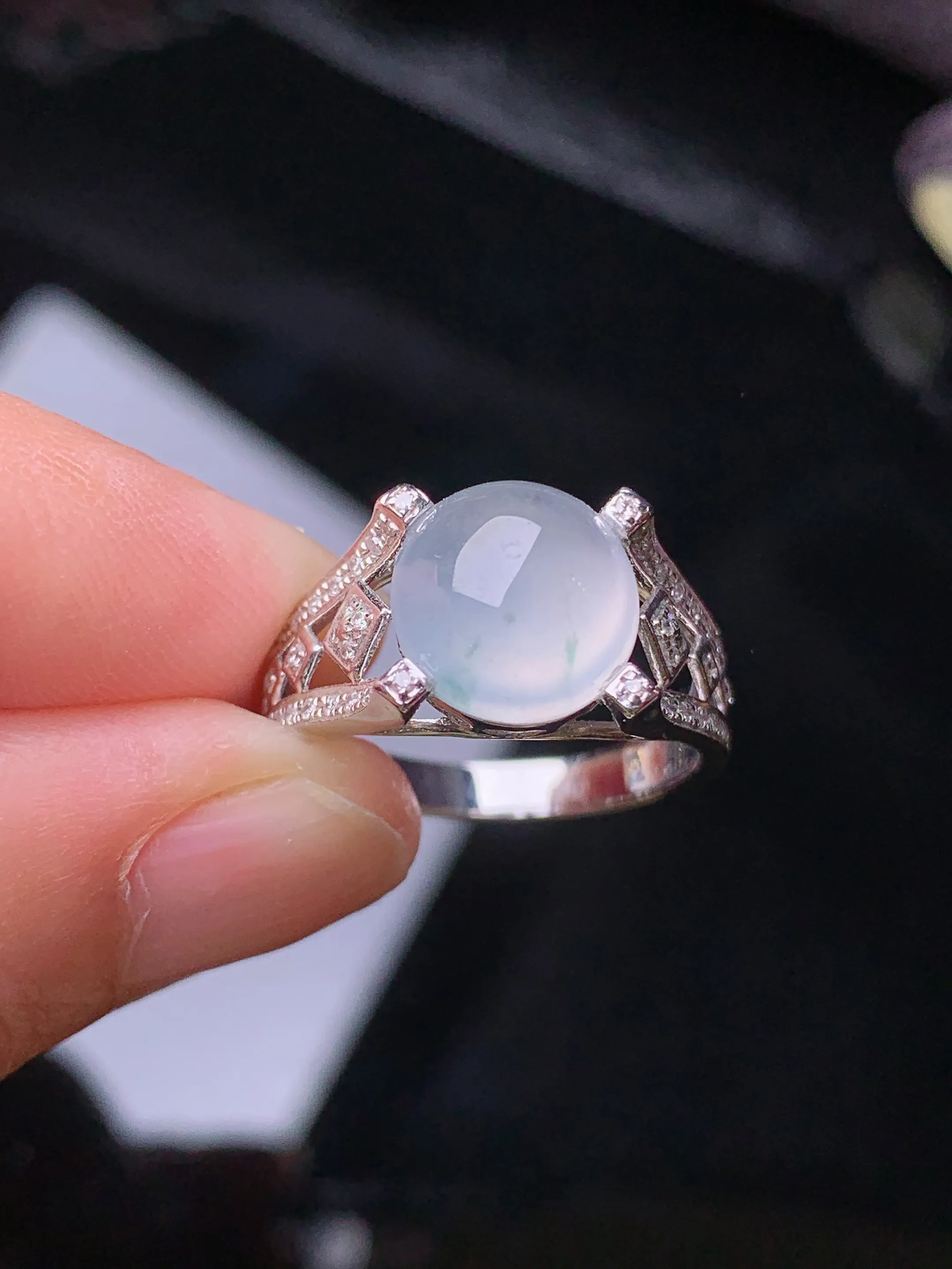 18k金钻镶嵌冰种蛋面戒指 玉质细腻 色泽艳丽清新 圈口14 裸石尺寸9.6*9.1*4.6