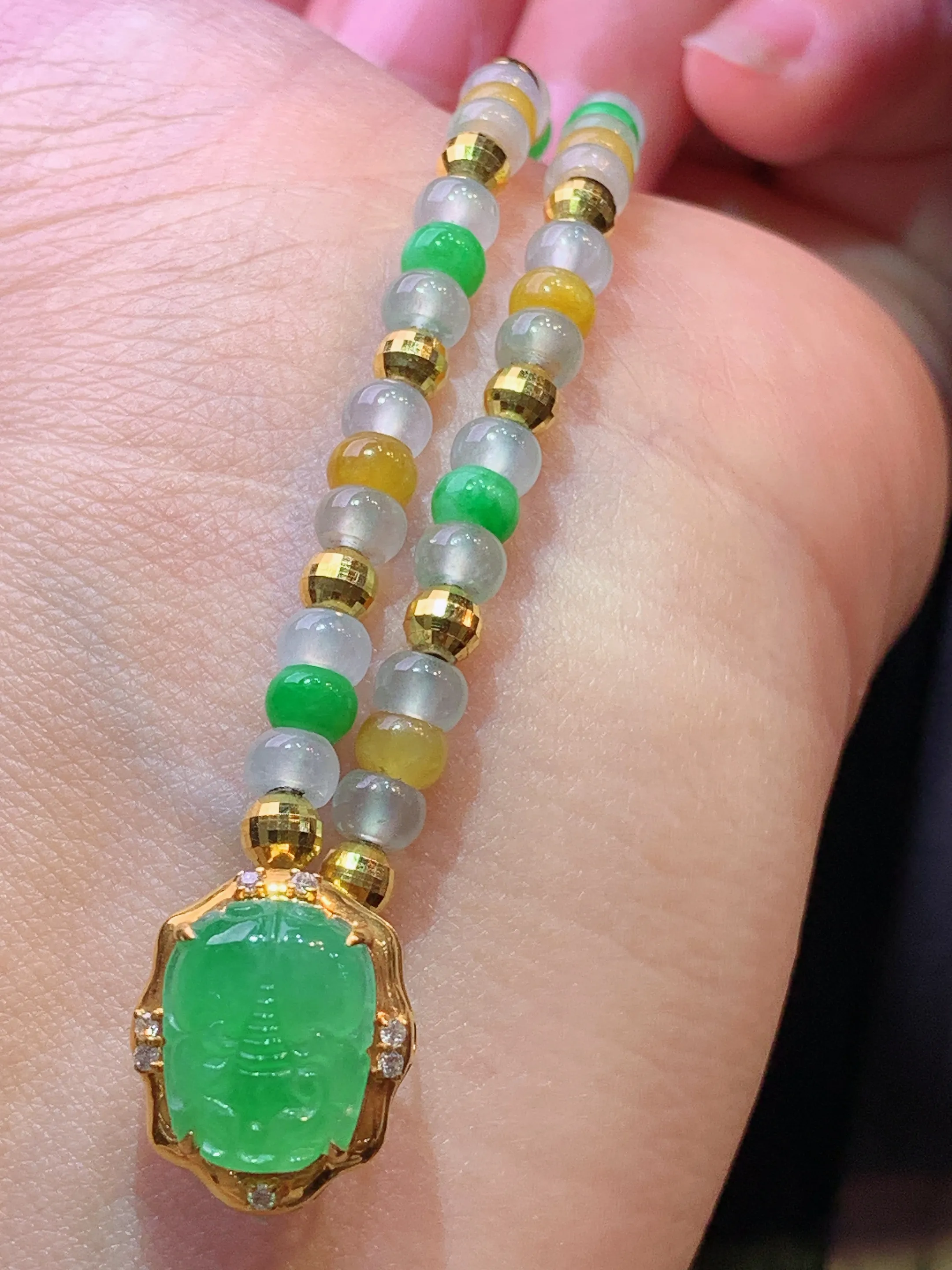 18k金镶嵌算盘珠搭配貔貅手链 玉质细腻 色泽清新艳丽 整体尺寸11.6*9.3*4.2