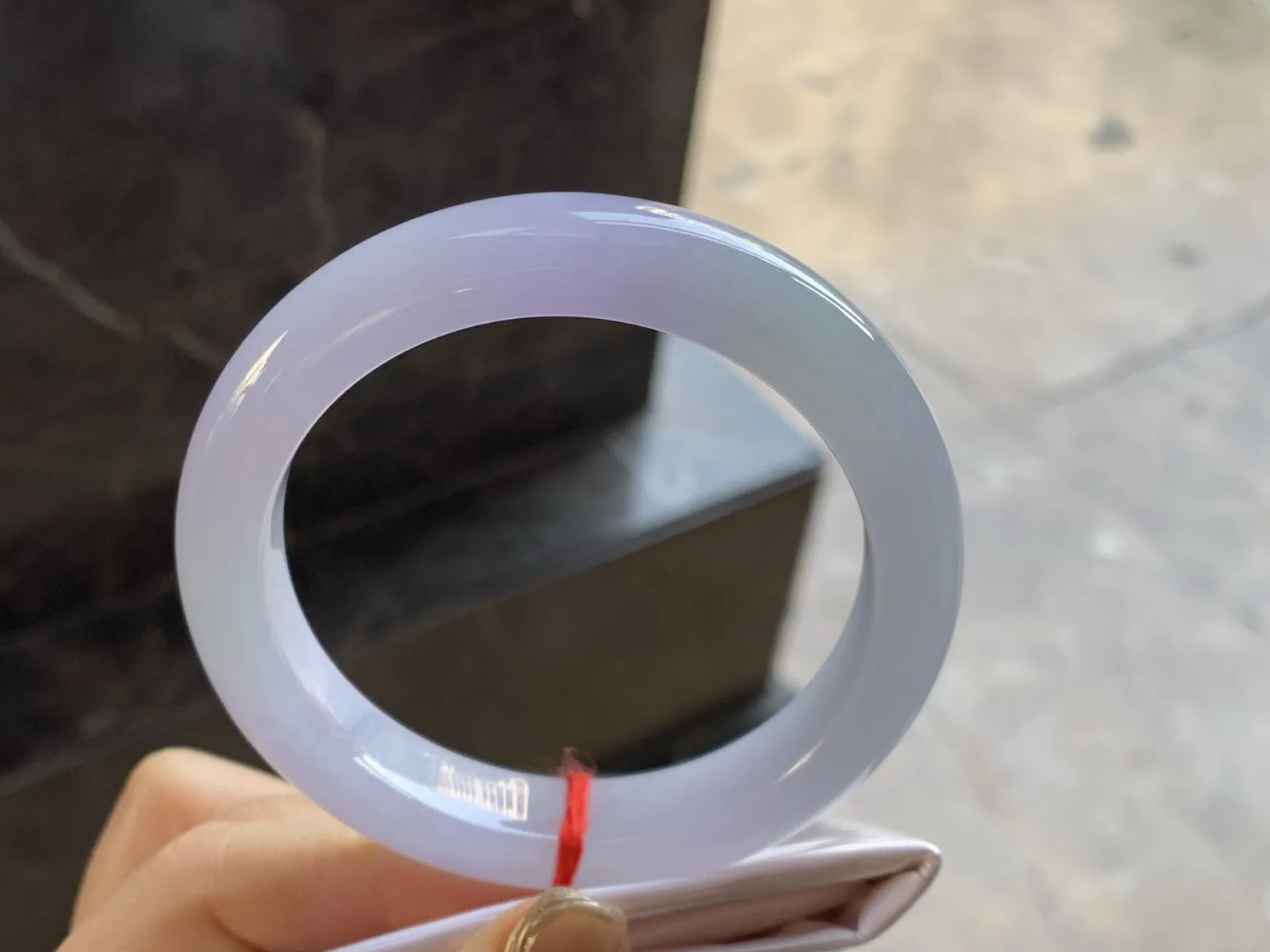 春色手镯
尺寸：56.5-11.7-9.2mm
水润清秀 上手漂亮